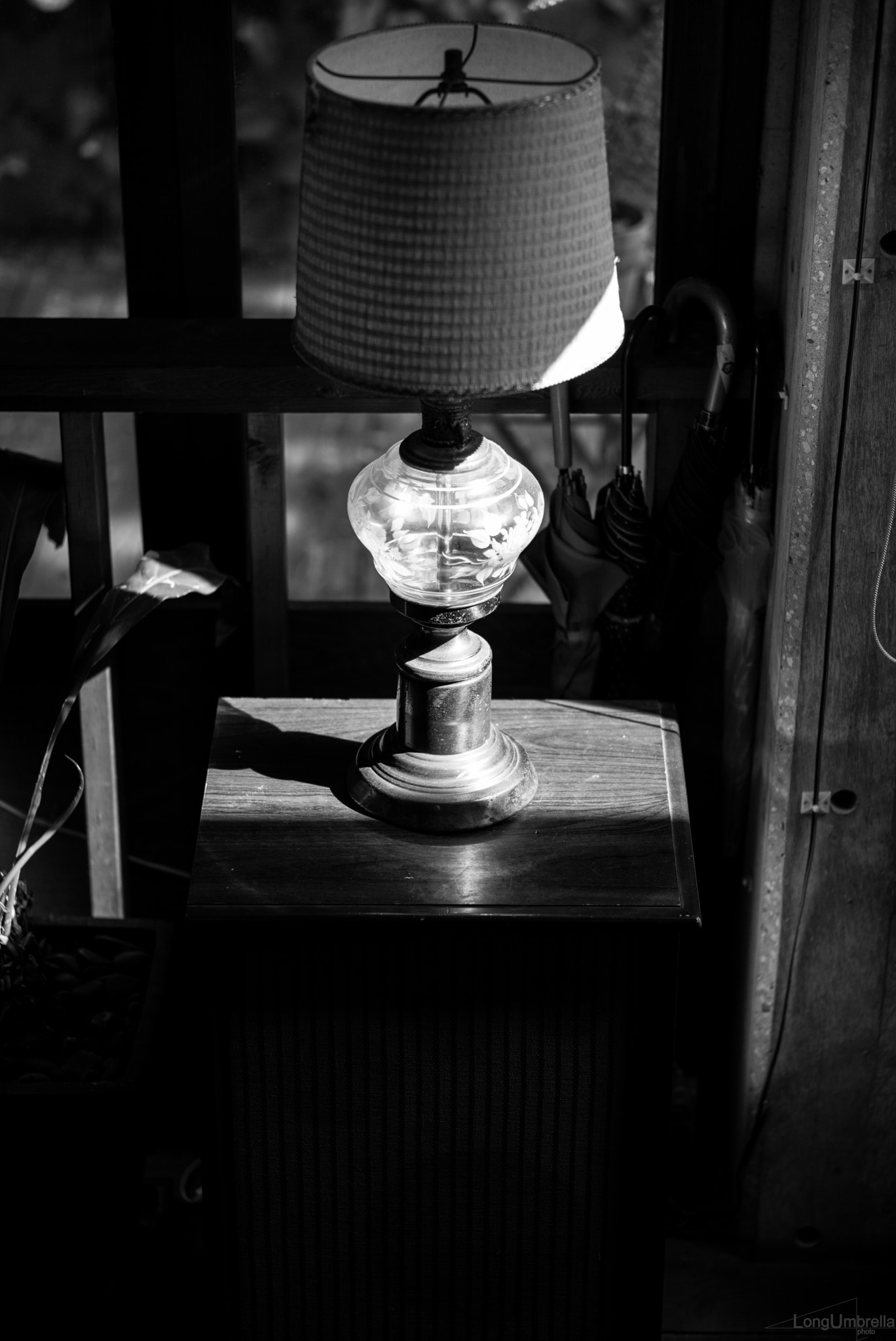 Elmarit-M 1:2.8/135 sample photo. Glass stand photography