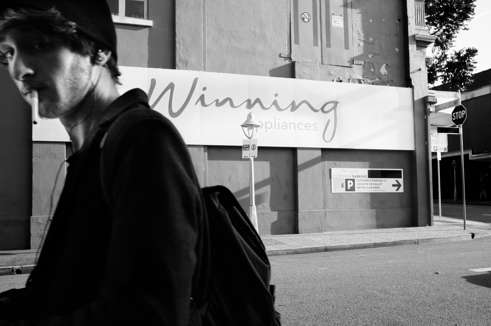 Fujifilm FinePix X100 sample photo. Winning on alfred street photography