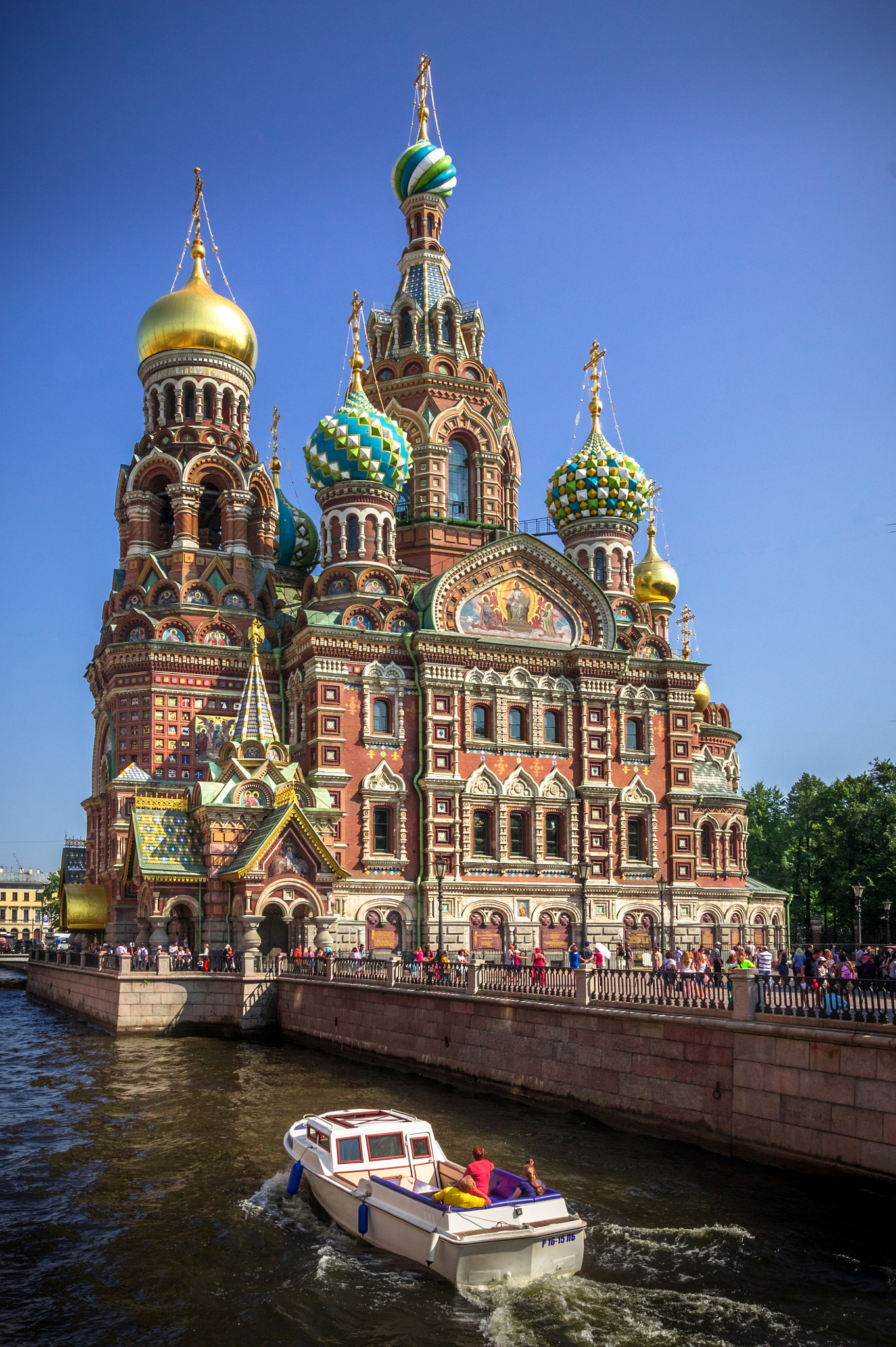 Sony Alpha DSLR-A550 + 10-20mm F3.5 sample photo. Church of the savior on spilled blood photography