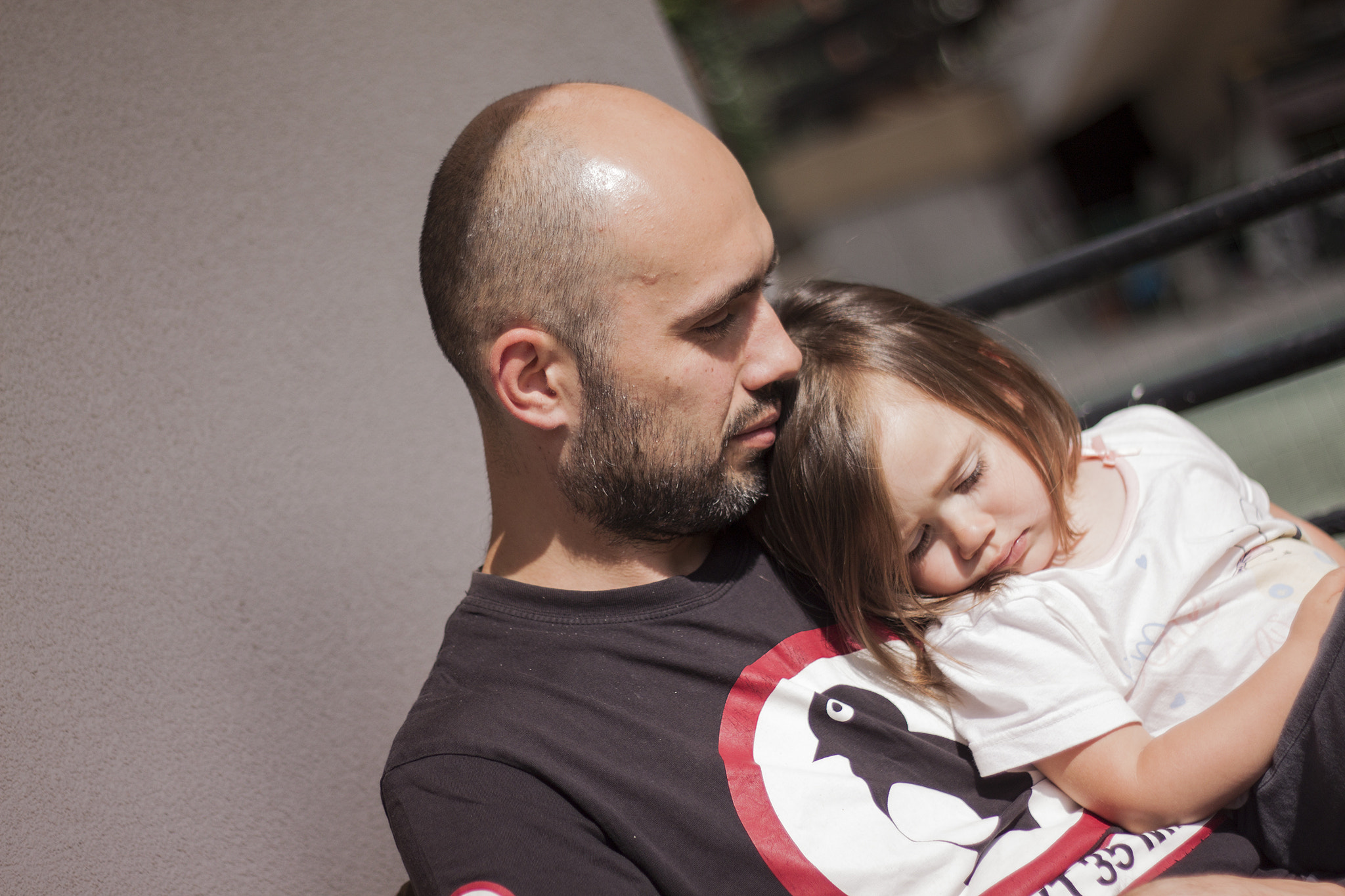 Canon EOS 500D (EOS Rebel T1i / EOS Kiss X3) + Canon EF 50mm F1.8 II sample photo. Father and daughter photography