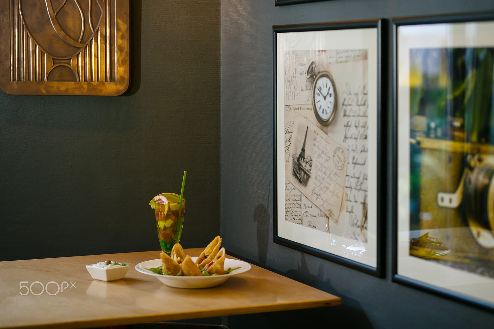 Canon EF 85mm F1.8 USM sample photo. Bistro in iasi photography