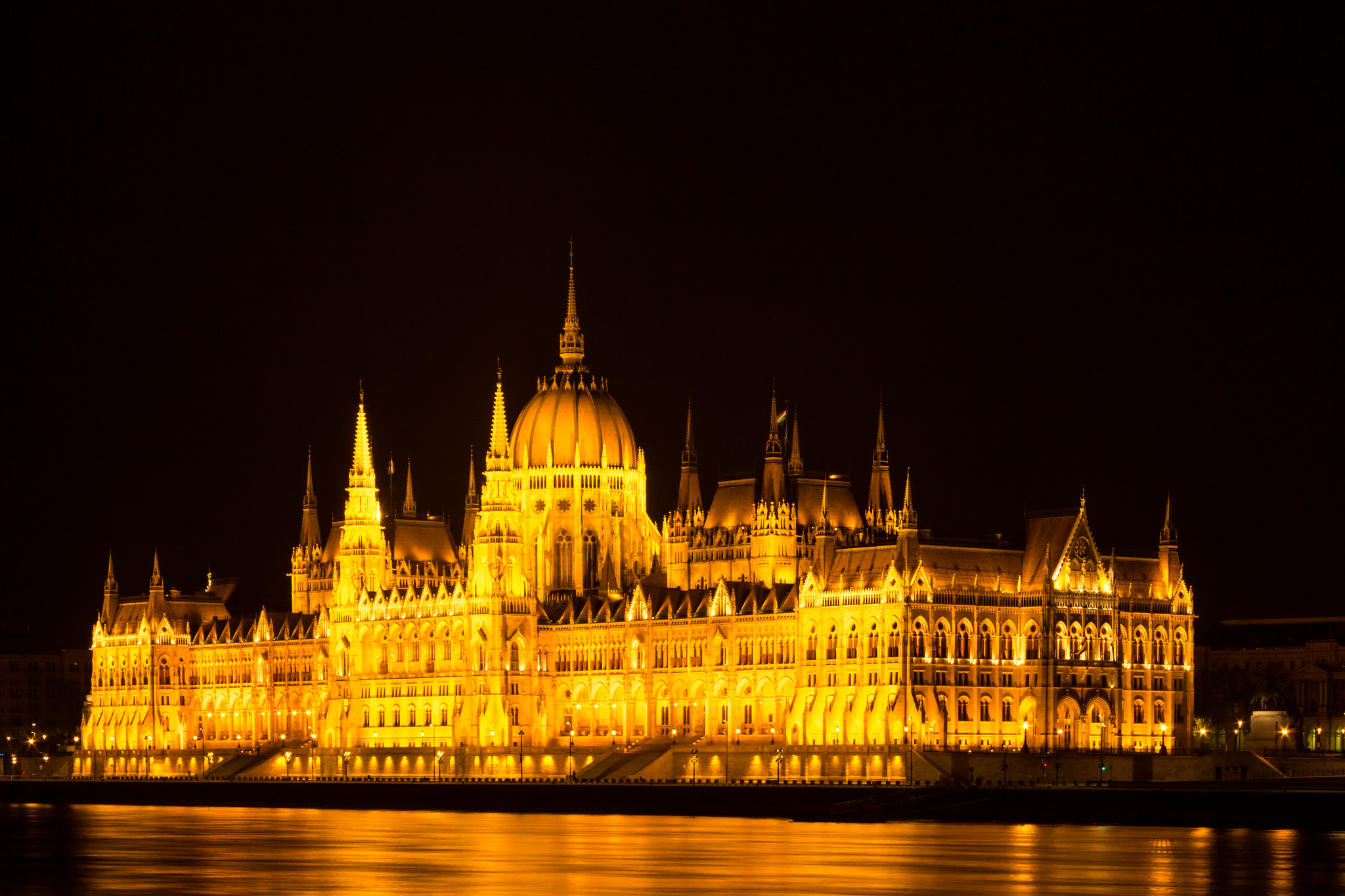 Canon EF-S 18-55mm F3.5-5.6 II sample photo. Night parliament photography