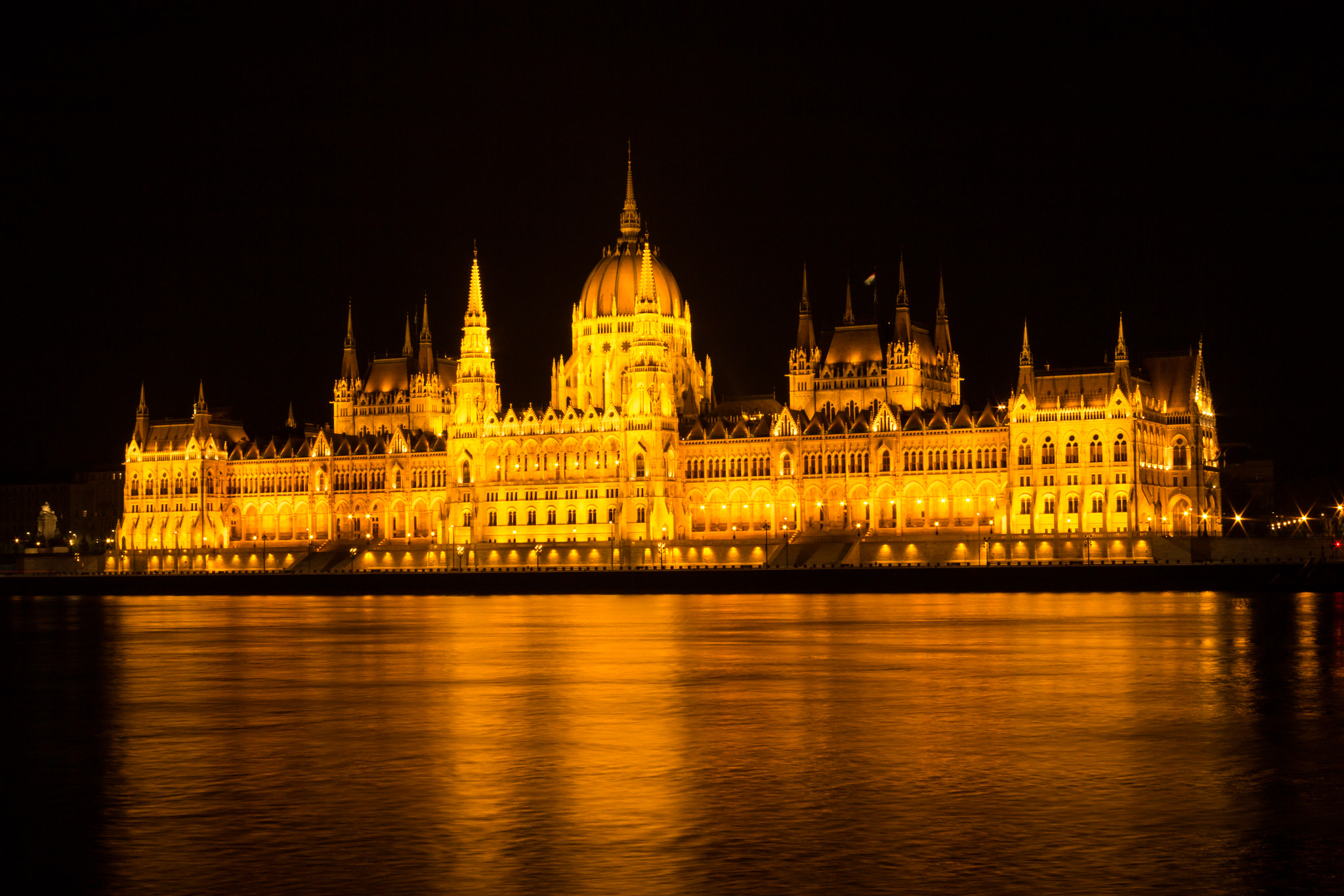 Canon EF-S 18-55mm F3.5-5.6 II sample photo. Night parliament photography