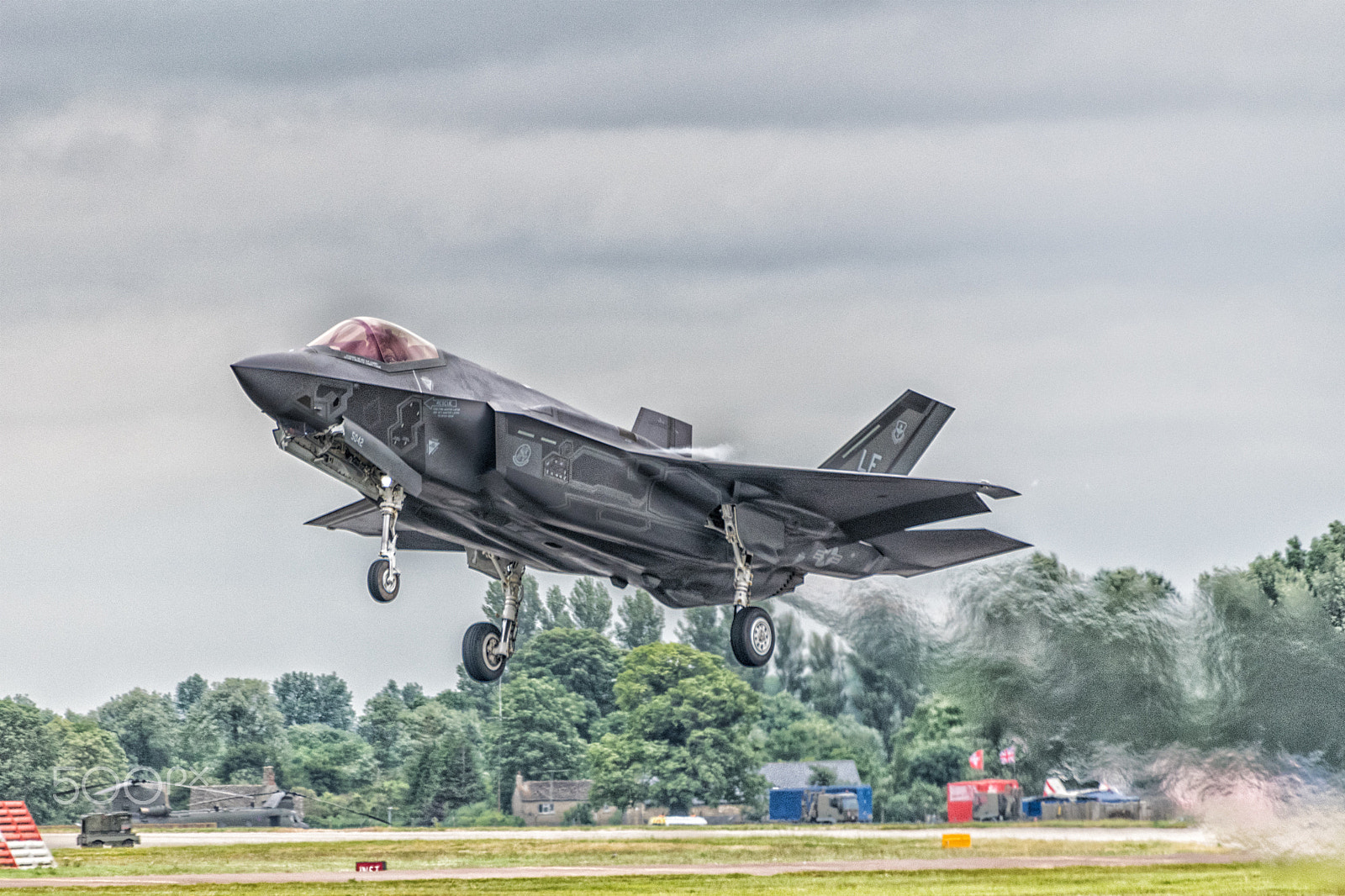 Nikon D5300 + Sigma 70-300mm F4-5.6 DG OS sample photo. Lift off photography