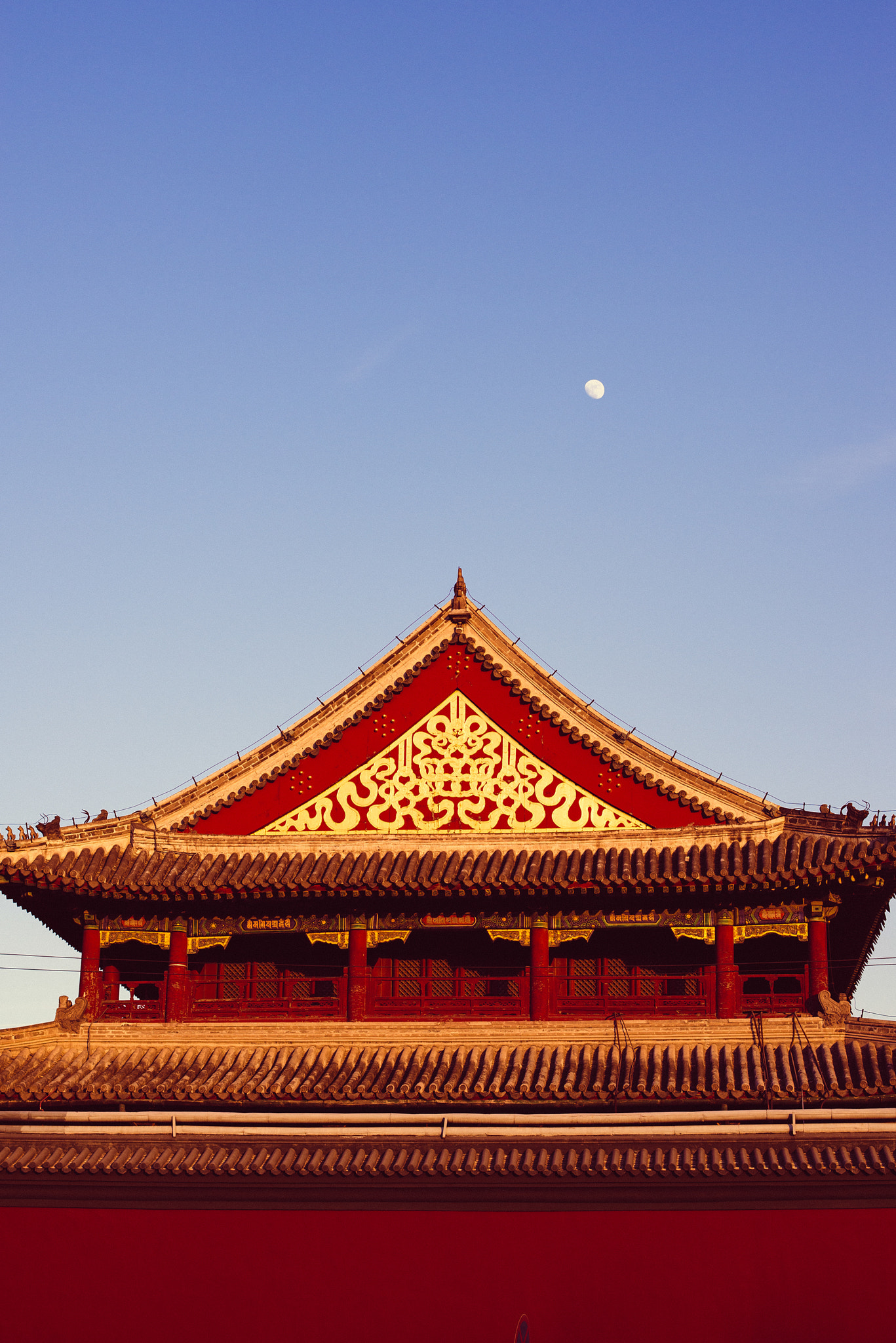 Nikon D600 + Nikon AF-S Nikkor 58mm F1.4G sample photo. Temple in sunset photography