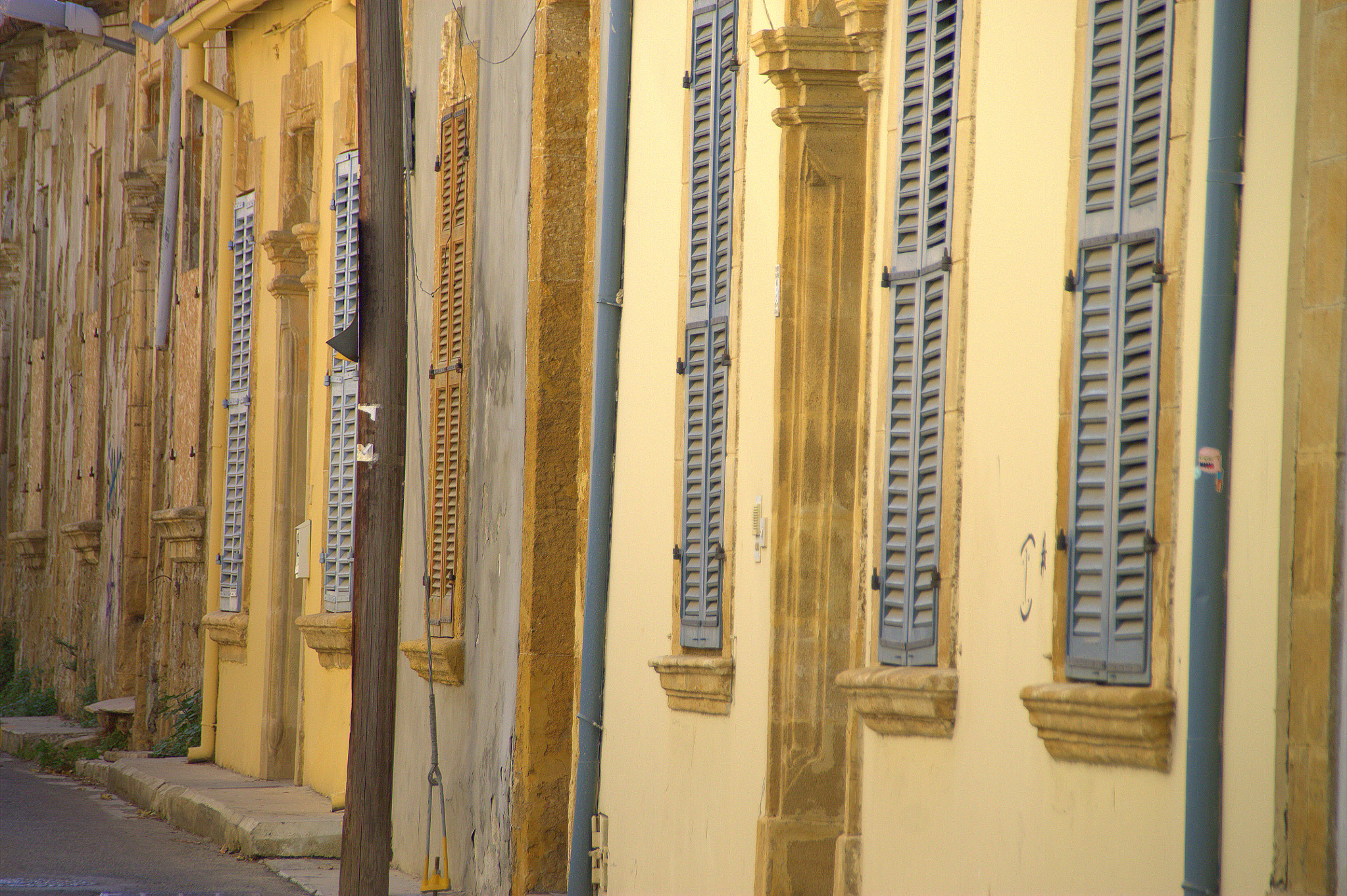 Sigma 18-250mm F3.5-6.3 DC OS HSM sample photo. Nicosia street photography