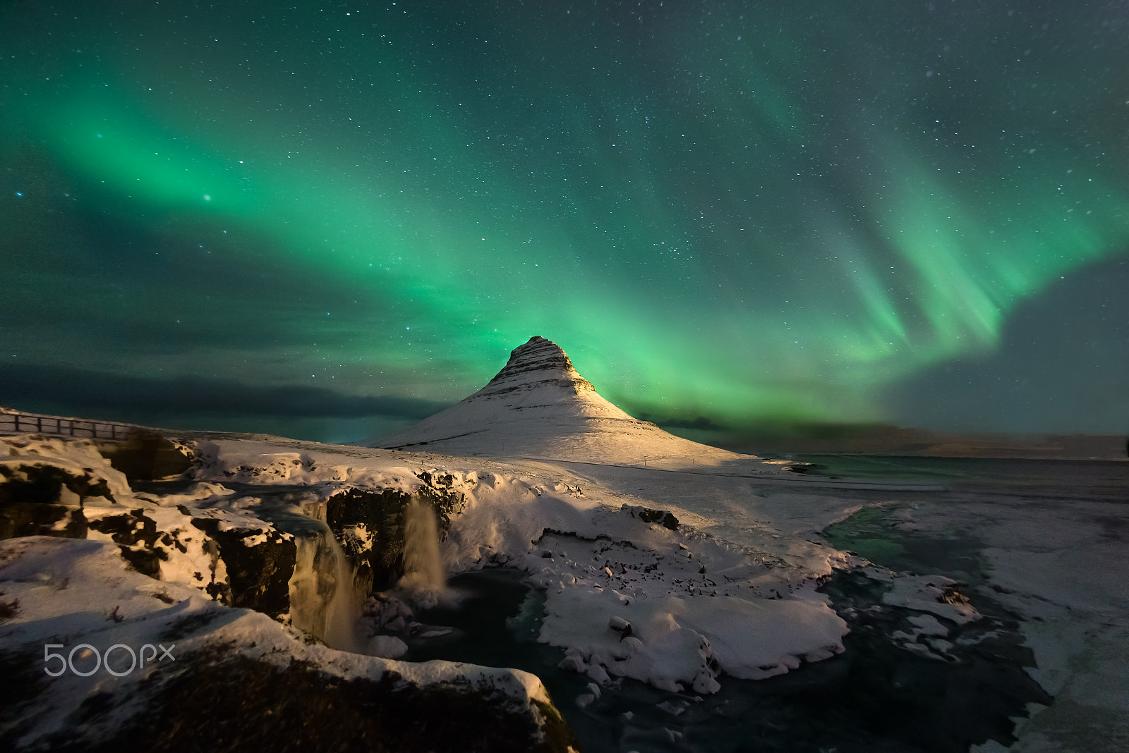 Nikon D600 + Nikon AF Fisheye-Nikkor 16mm F2.8D sample photo. Aurora over the mountain photography