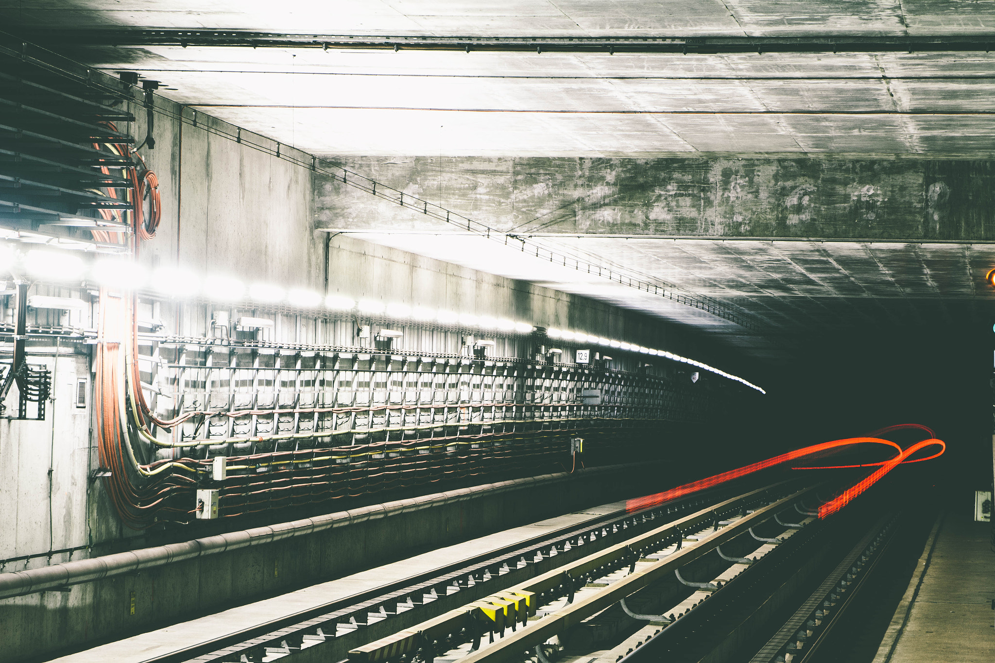 Canon EF 28-105mm f/3.5-4.5 USM sample photo. Tunnel photography