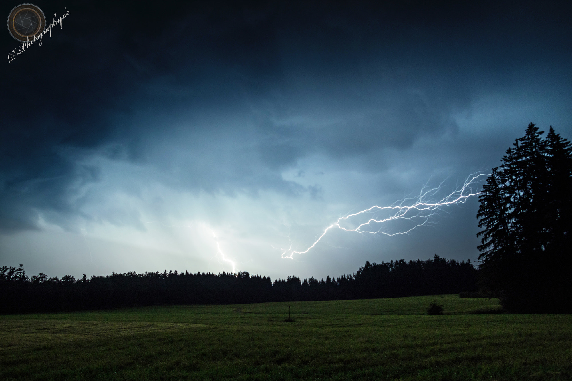 Tamron SP AF 17-50mm F2.8 XR Di II LD Aspherical (IF) sample photo. Thunderstorm vi photography