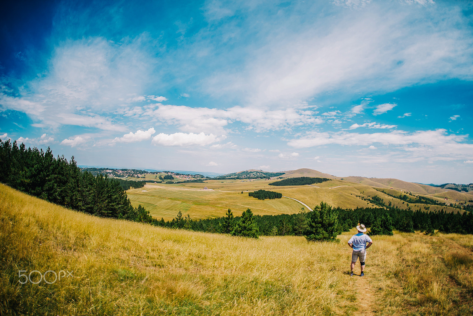 Nikon D600 + Sigma 15mm F2.8 EX DG Diagonal Fisheye sample photo. Let's walk. photography