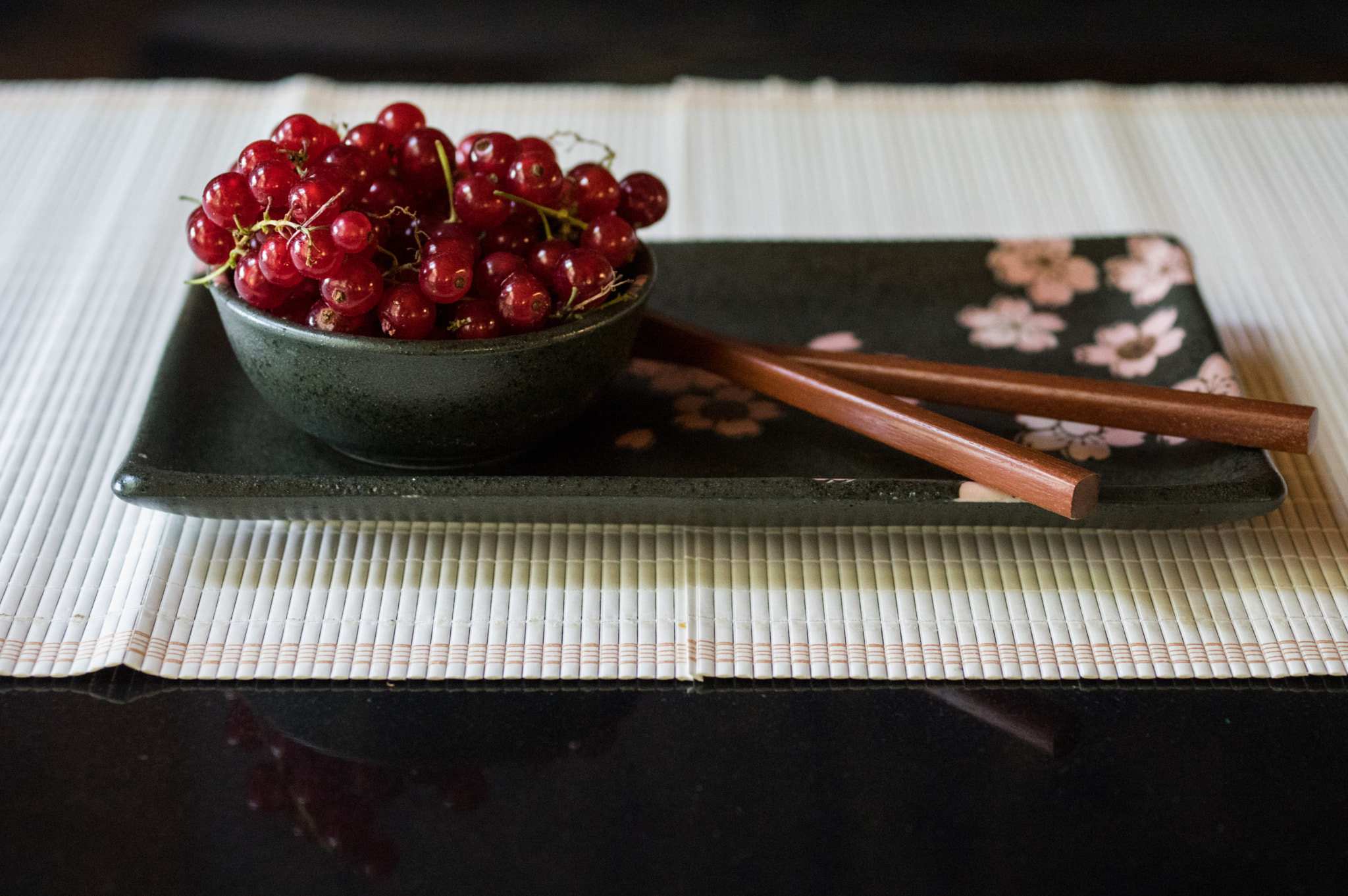 Pentax K-3 sample photo. Red currants sushi plate photography
