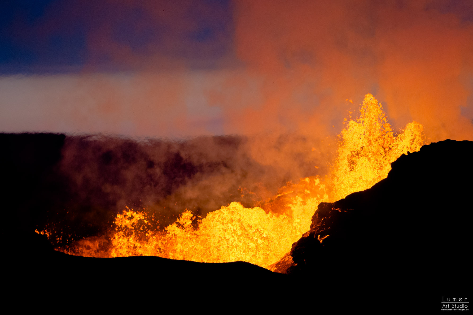 Canon EOS 600D (Rebel EOS T3i / EOS Kiss X5) + Canon EF 70-200mm F2.8L IS II USM sample photo. Heat of holuhraun photography