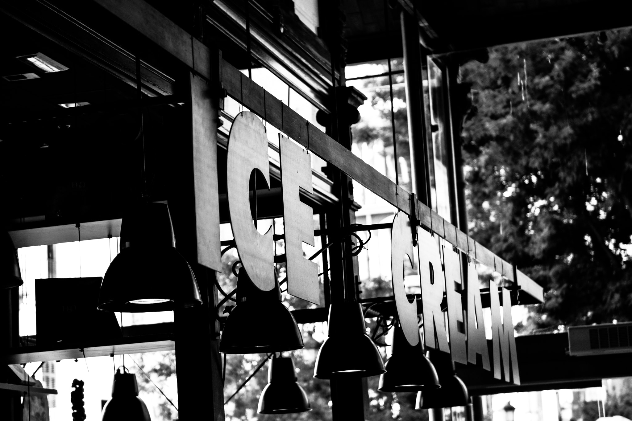 Nikon AF-S Nikkor 24-70mm F2.8G ED sample photo. Ice cream in madrid photography