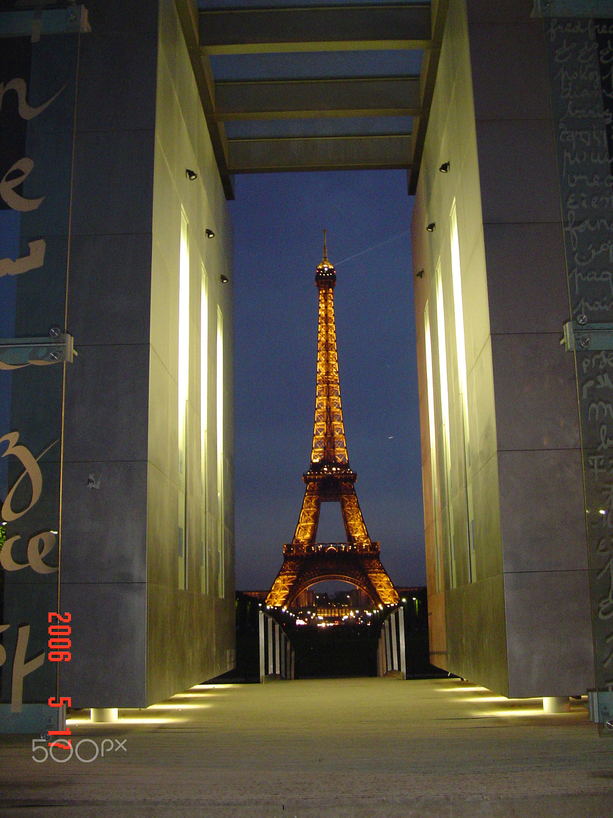 Sony DSC-P52 sample photo. Eiffel tower photography