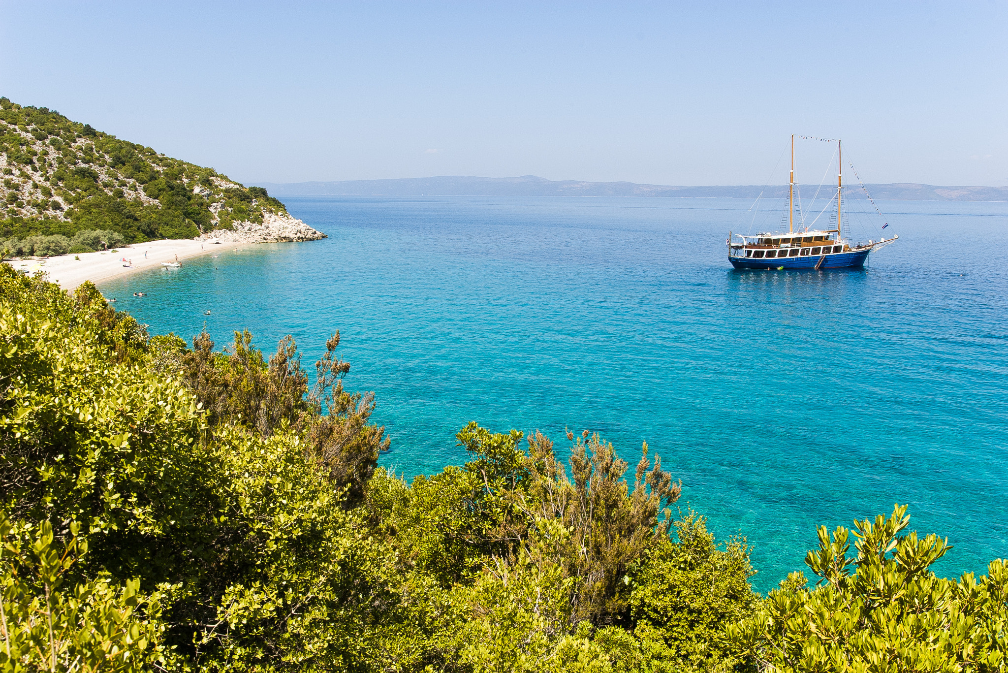 Pentax K100D sample photo. Mediterranean beach photography