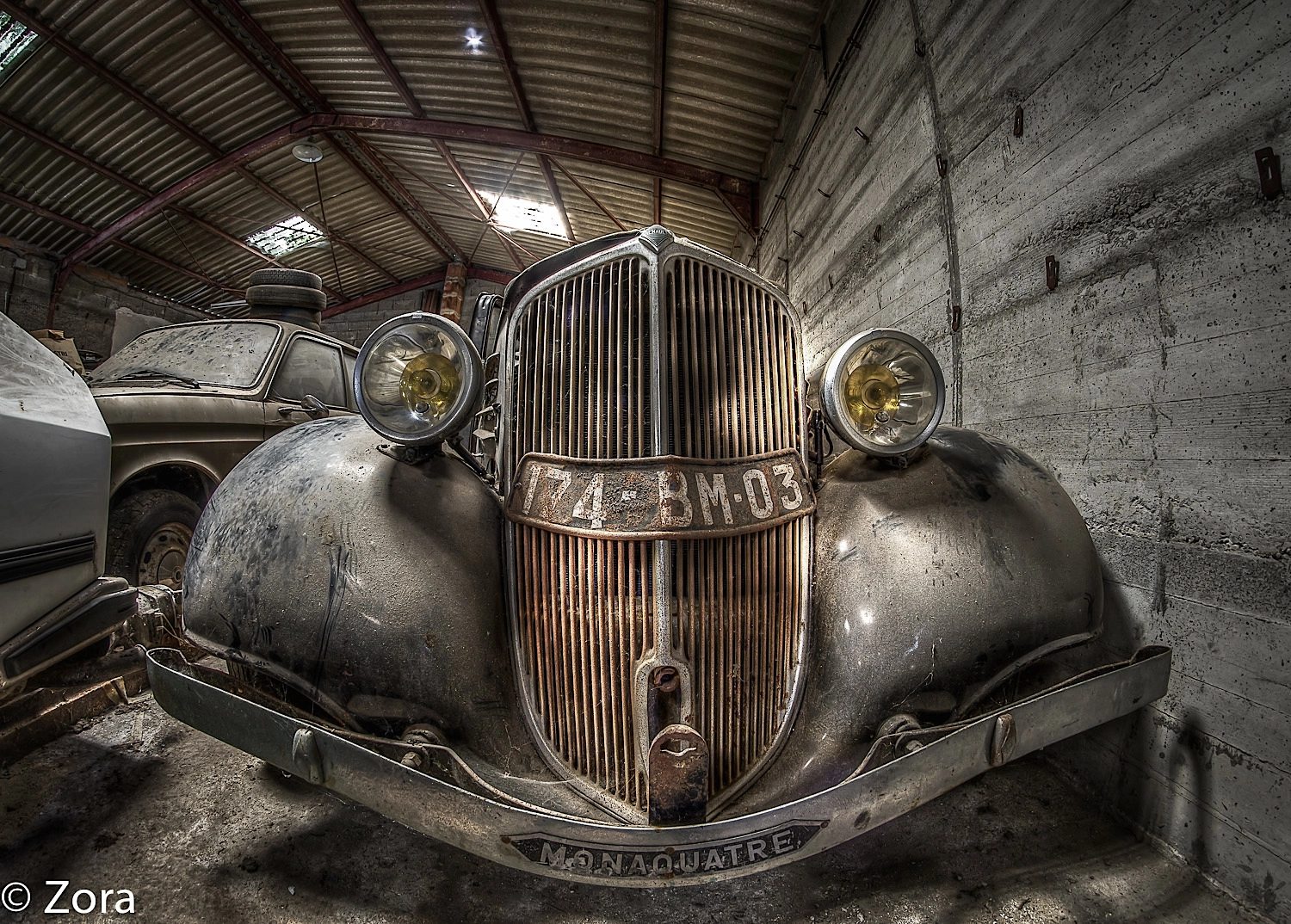 Nikon D5100 + Samyang 8mm F3.5 Aspherical IF MC Fisheye sample photo. Garage poussette photography