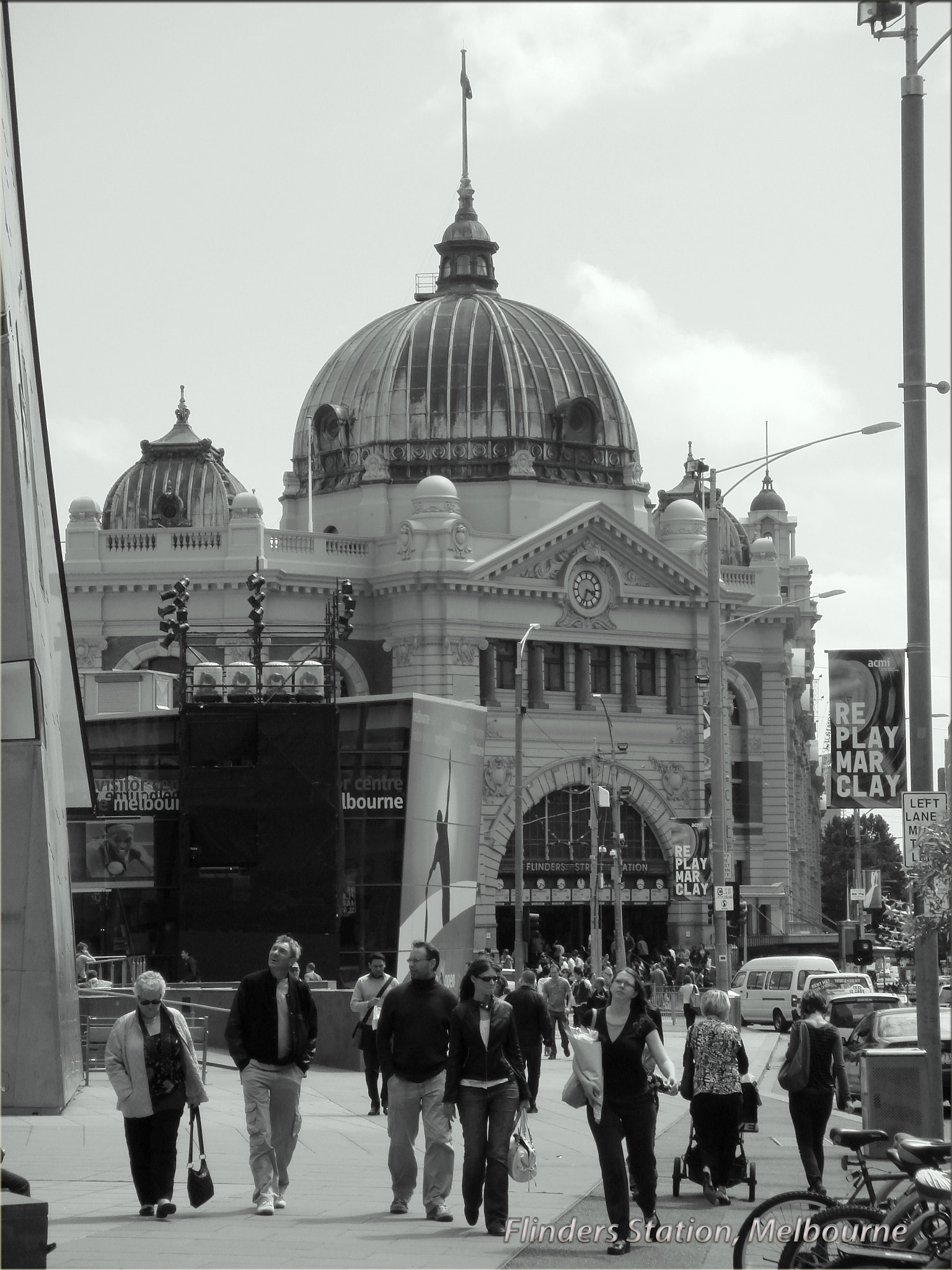 Sony DSC-T50 sample photo. Melbourne train station. photography