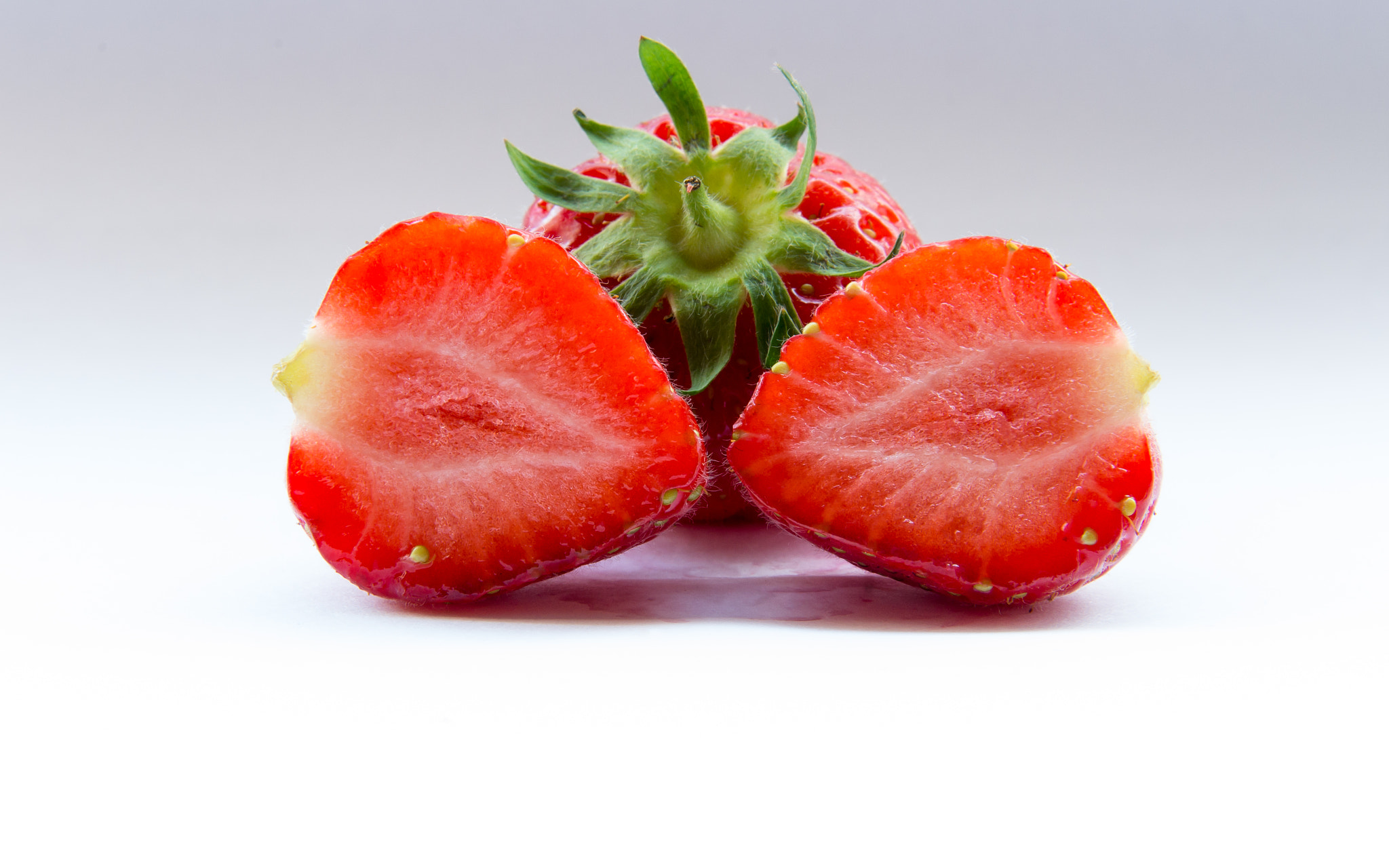 Tamron AF 28-75mm F2.8 XR Di LD Aspherical (IF) sample photo. Fragaria x ananassa 'elsanta' photography