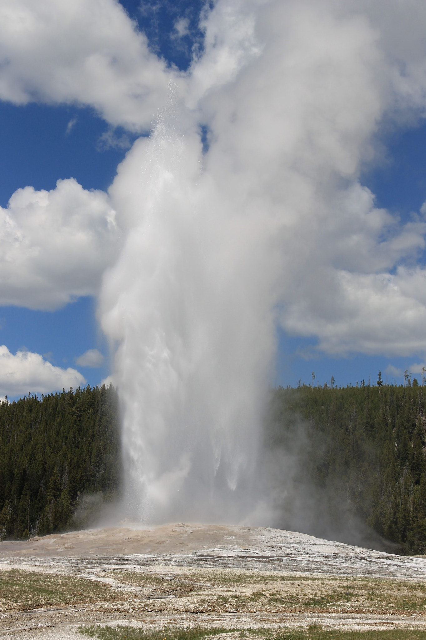 Canon EOS 1100D (EOS Rebel T3 / EOS Kiss X50) sample photo. Old faithful, yellowstone national park, usa photography