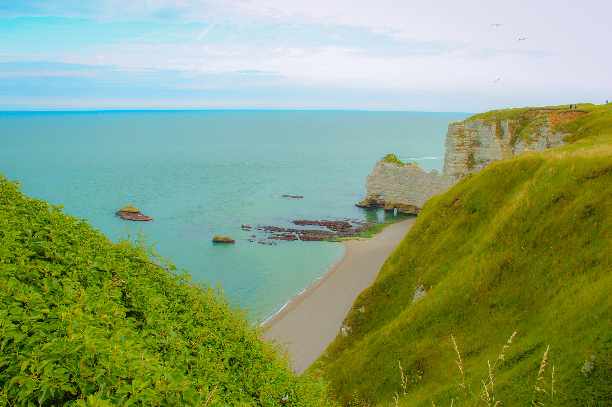 Canon EOS 600D (Rebel EOS T3i / EOS Kiss X5) + Canon EF-S 18-200mm F3.5-5.6 IS sample photo. Etretat cliffs, inspiration for monet paintings photography