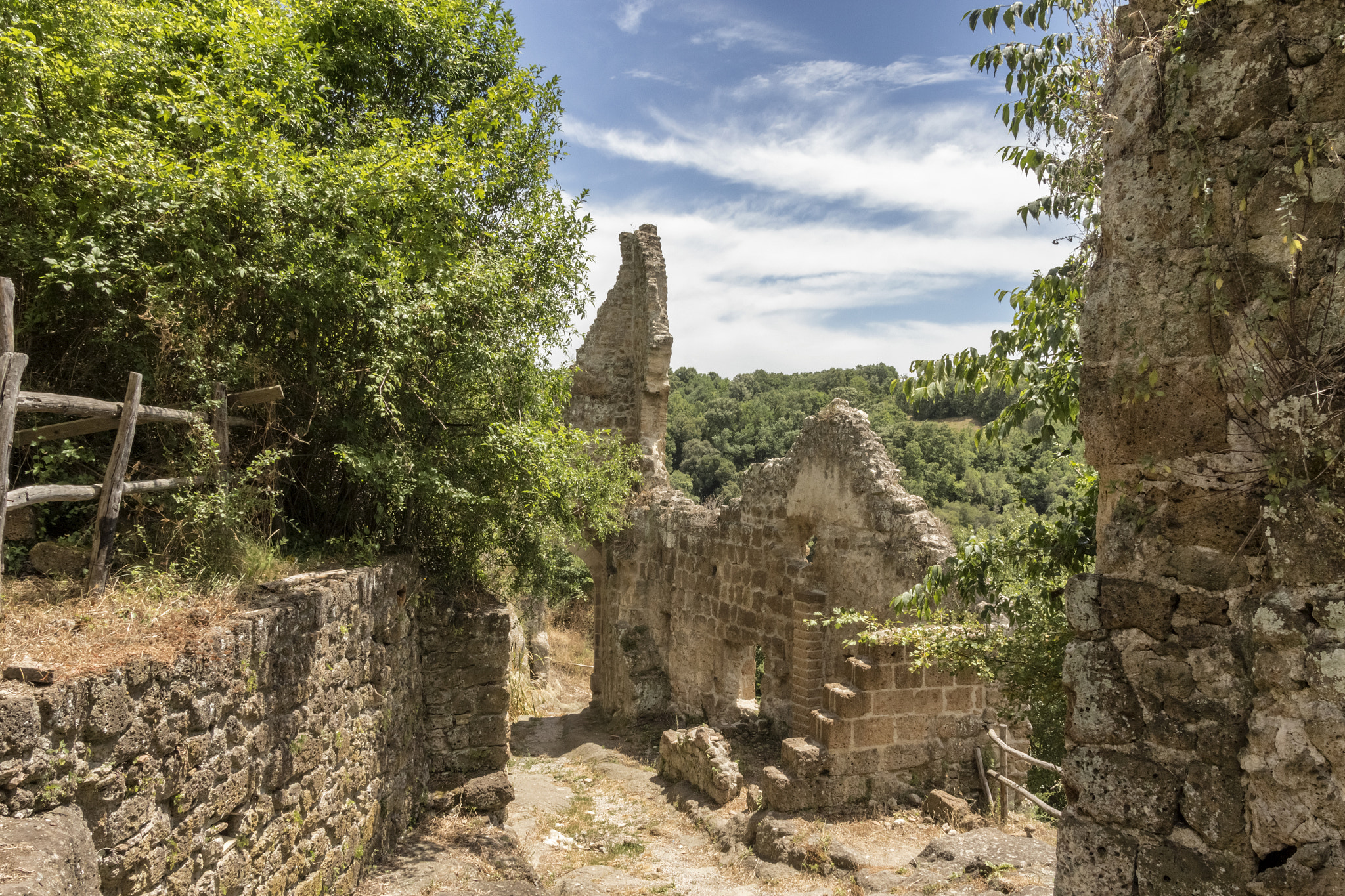 Canon EF-S 17-55mm F2.8 IS USM sample photo. The silence in the ancient ruins photography