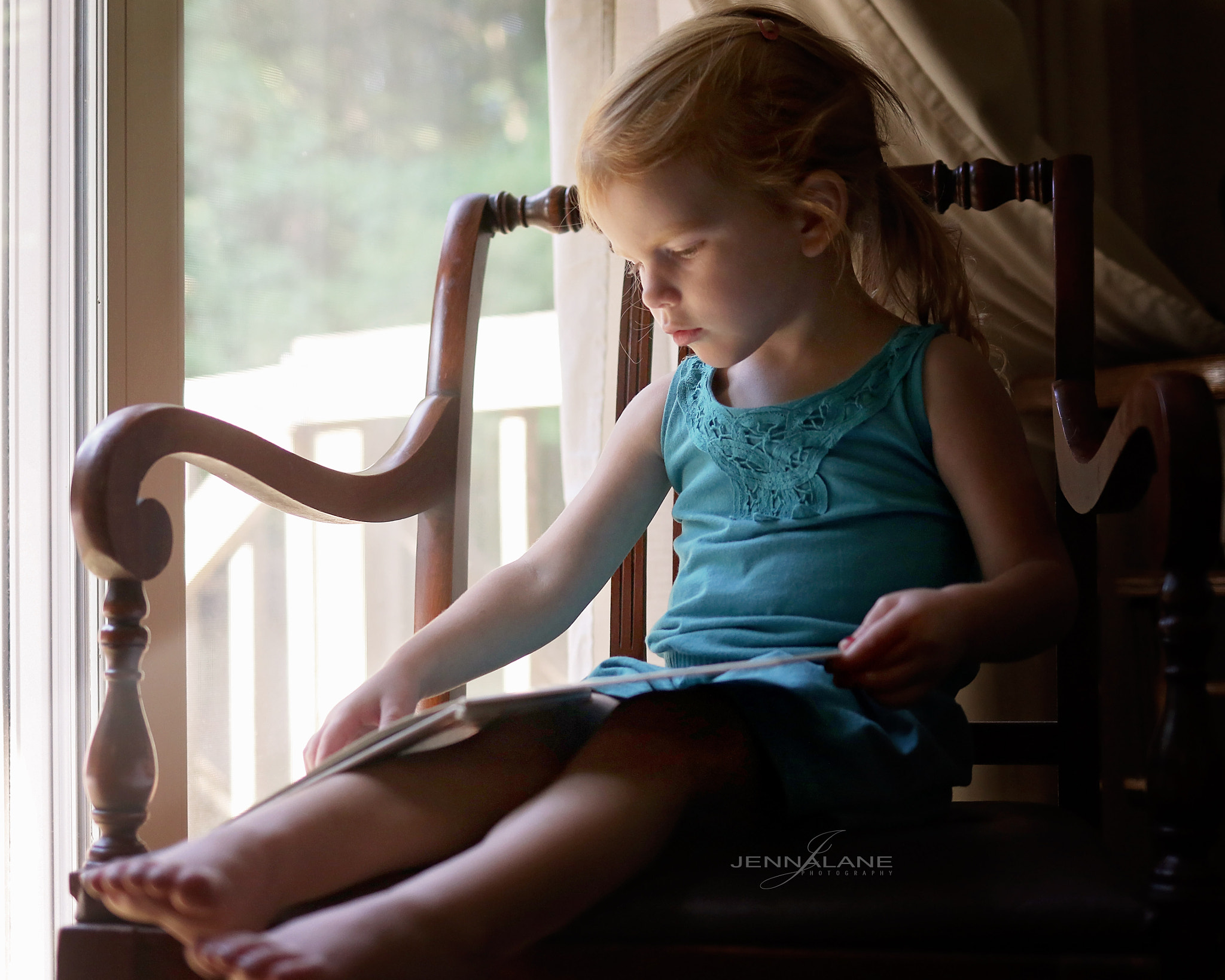 Canon EF 35mm F2 IS USM sample photo. Afternoon reading photography