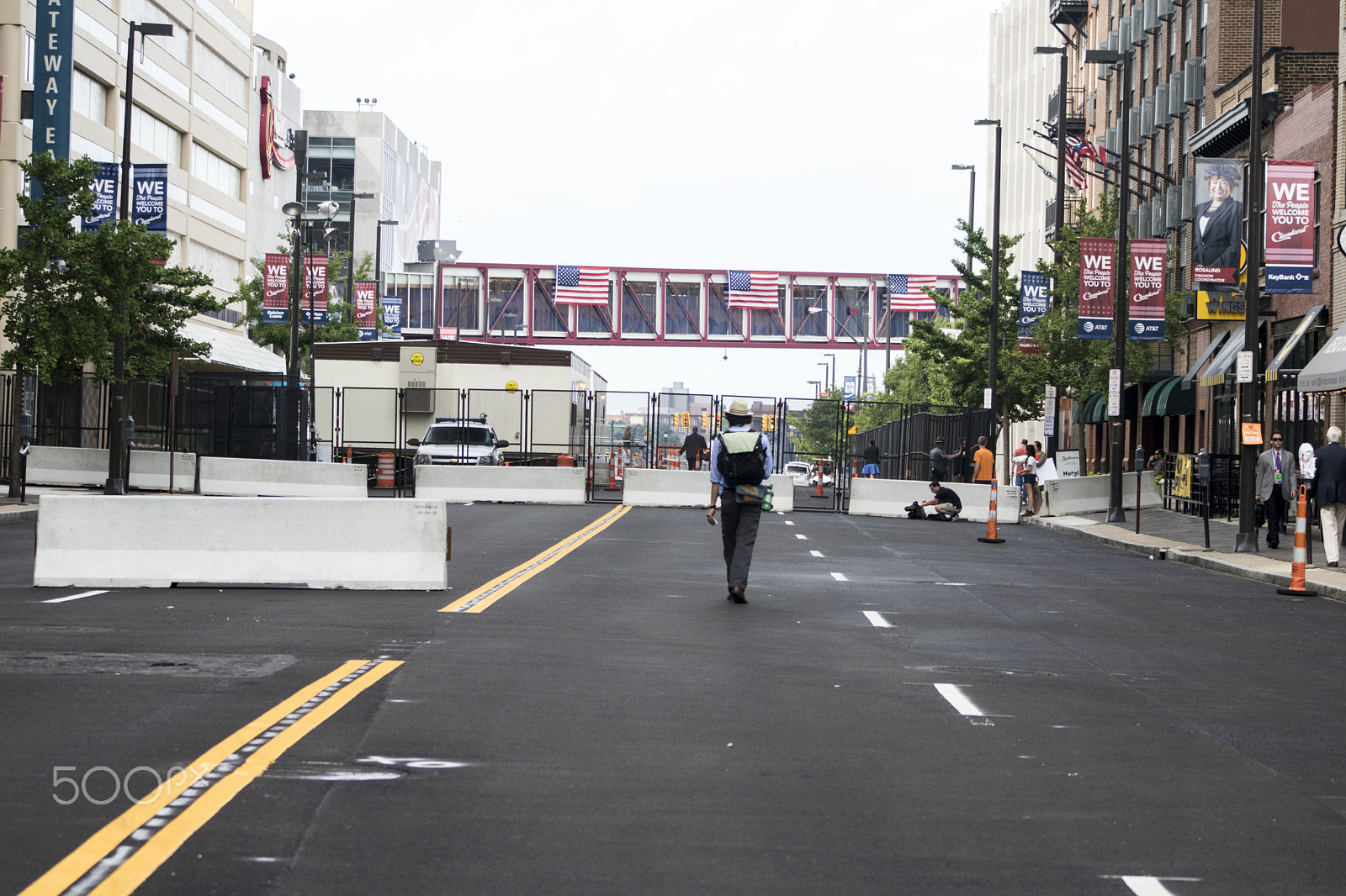 Canon EOS 750D (EOS Rebel T6i / EOS Kiss X8i) + EF75-300mm f/4-5.6 sample photo. Photographer photography