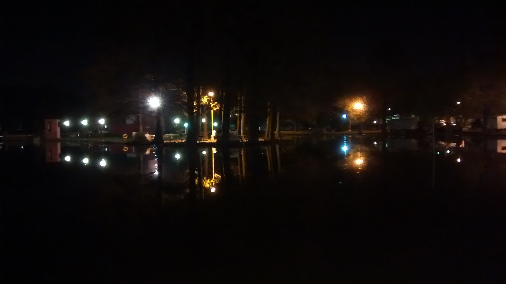 Motorola Moto E (1st Gen) sample photo. El reflejo photography