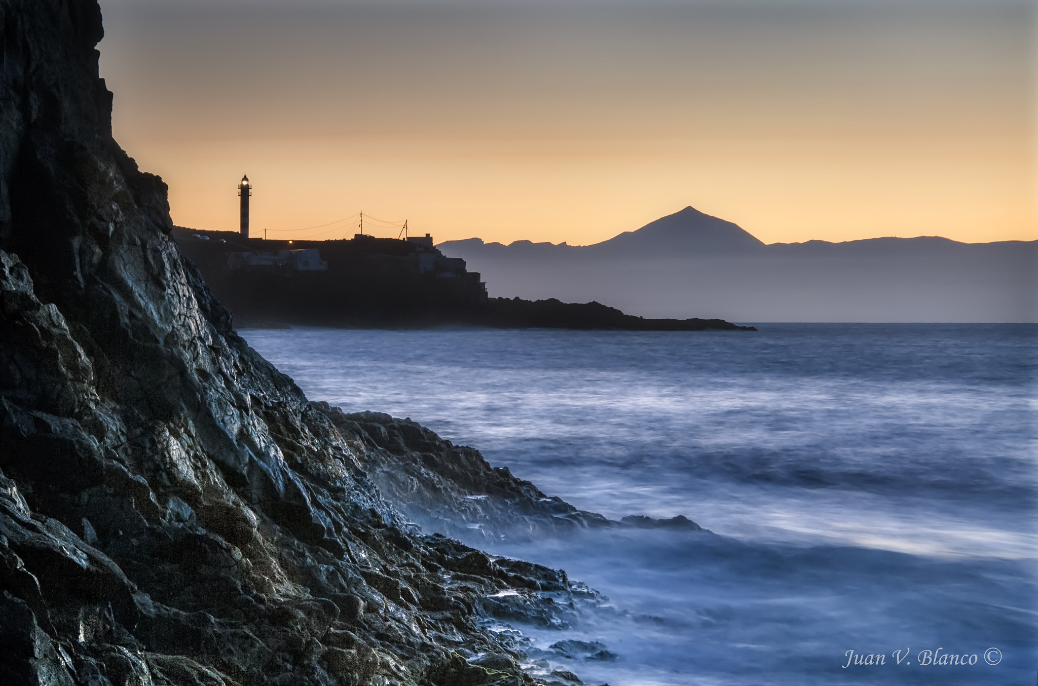 Nikon D300S + Sigma 18-200mm F3.5-6.3 DC OS HSM sample photo. Lighthouse and teide photography