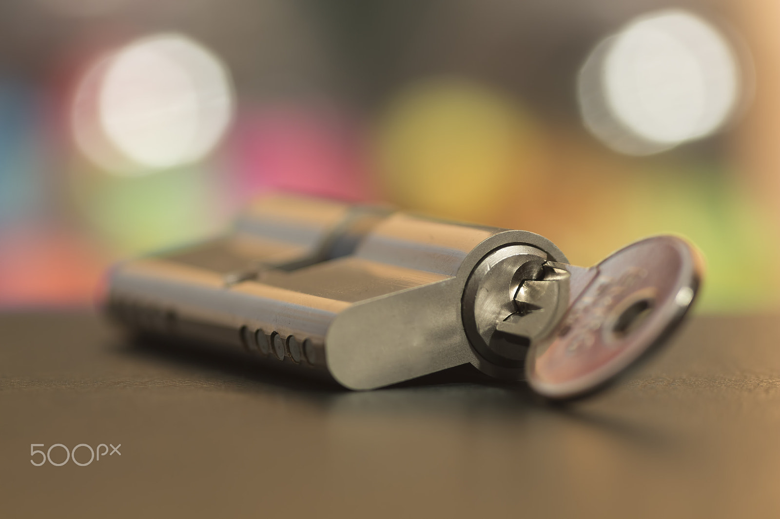 Sigma 105mm F2.8 EX DG Macro sample photo. Lock photography
