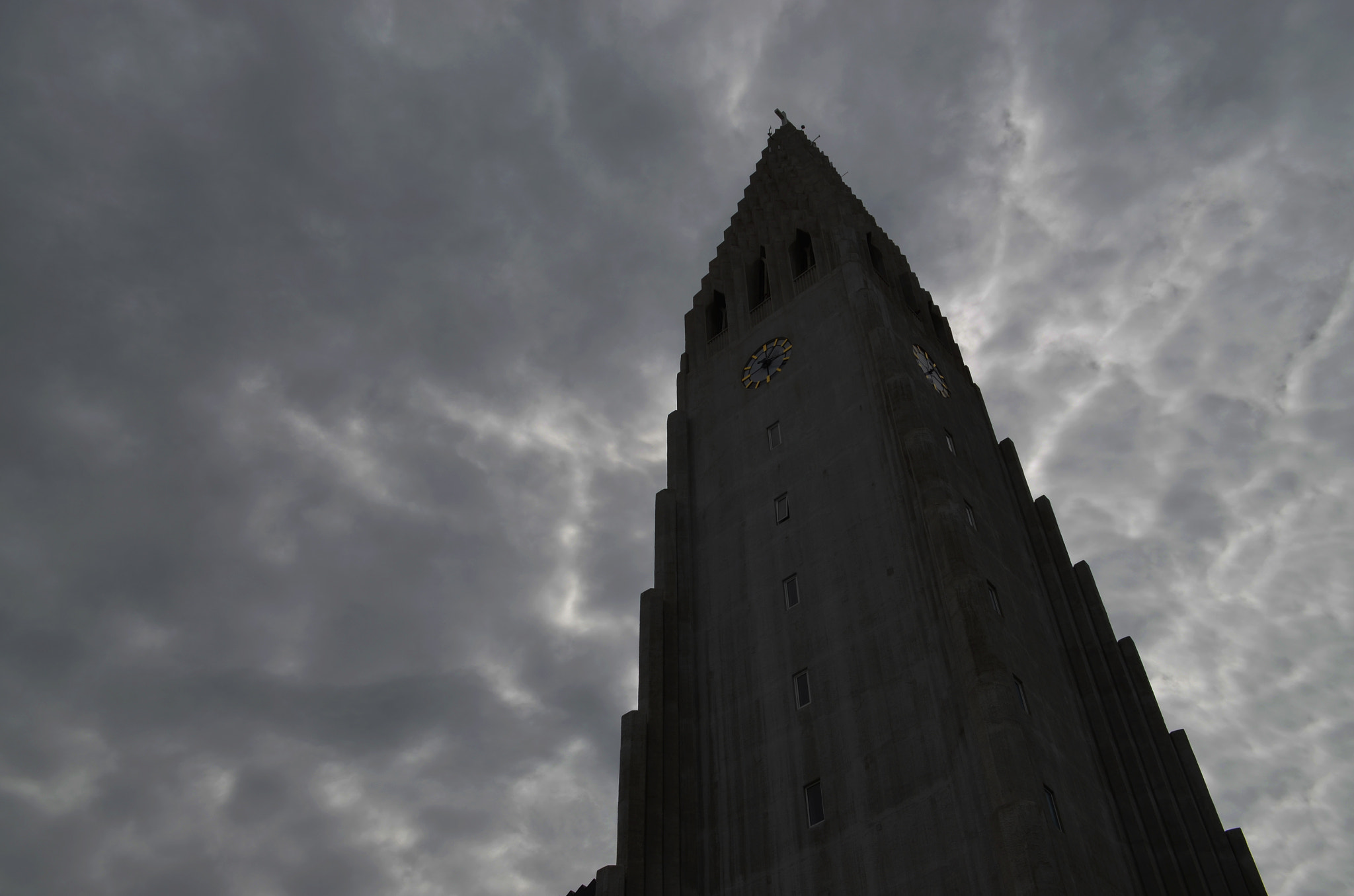 AF Nikkor 28mm f/1.4D sample photo. Head in the storm photography