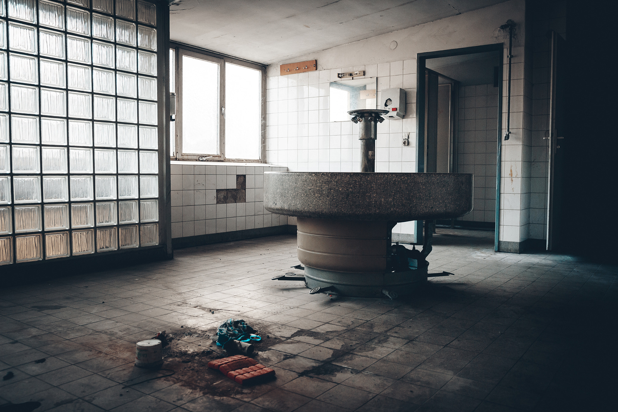 Sigma 18-35mm f/1.8 DC HSM sample photo. Circular sink photography