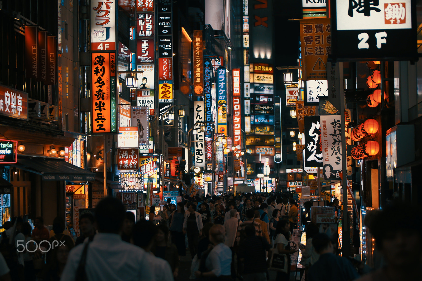 Canon EOS 80D + Tamron SP AF 60mm F2 Di II LD IF Macro sample photo. Tokyo night photography