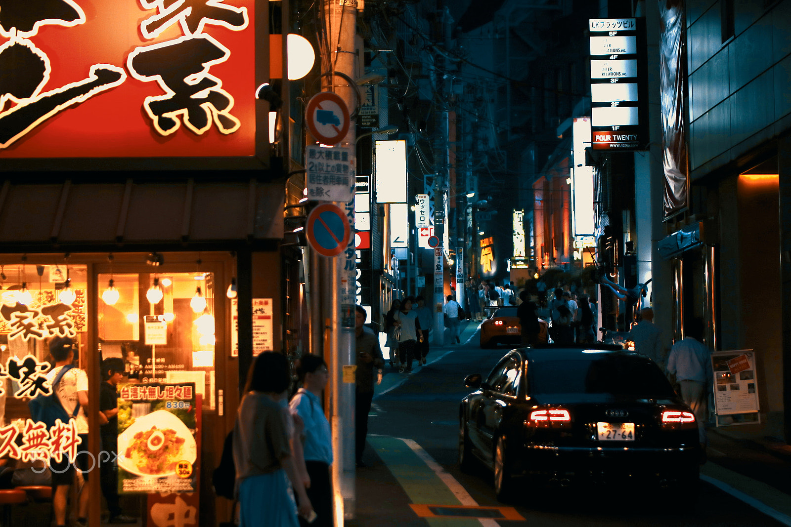 Canon EOS 80D + Tamron SP AF 60mm F2 Di II LD IF Macro sample photo. Tokyo night photography