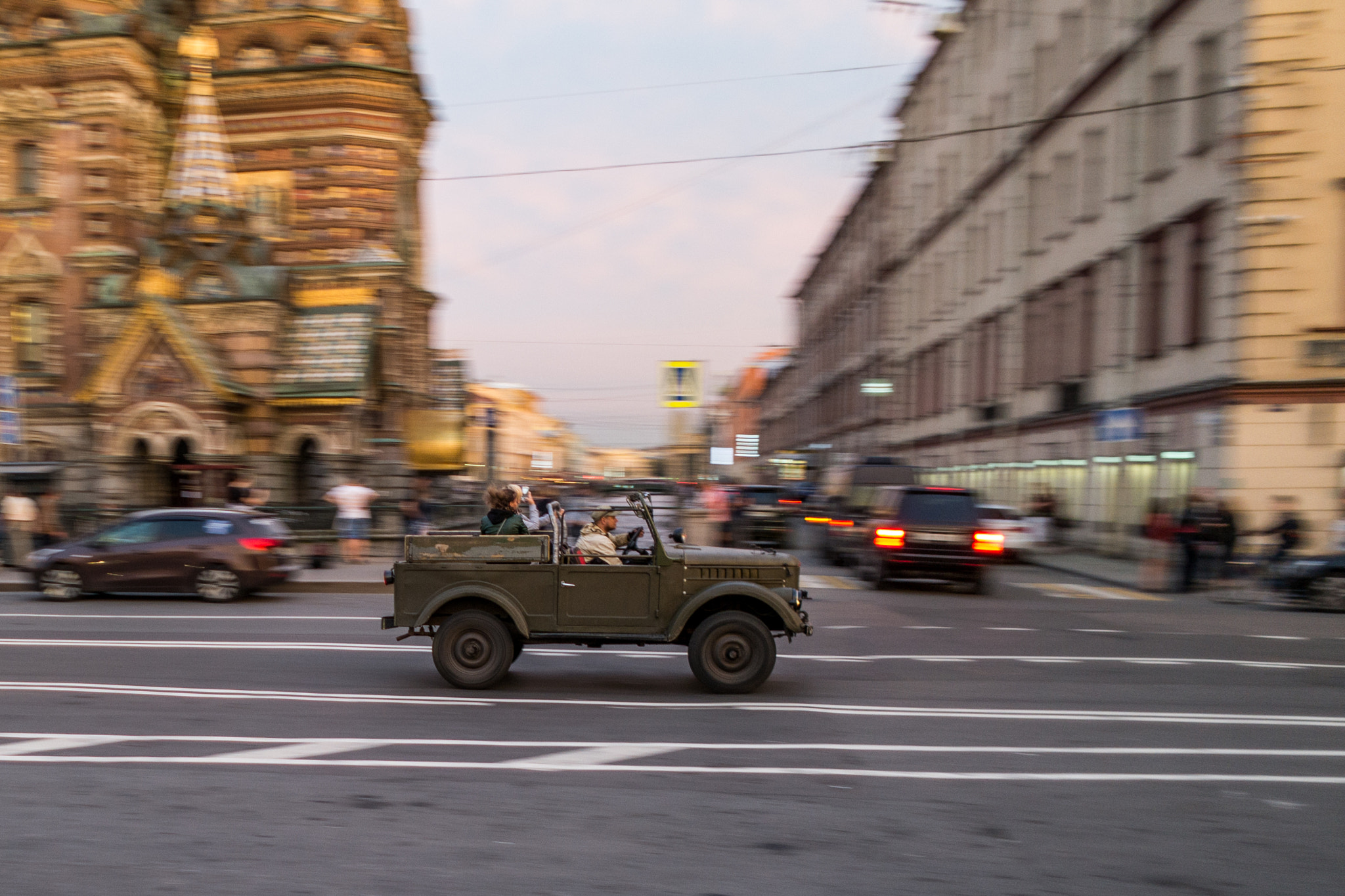Samsung NX 16mm F2.4 Pancake sample photo. A car in motion photography