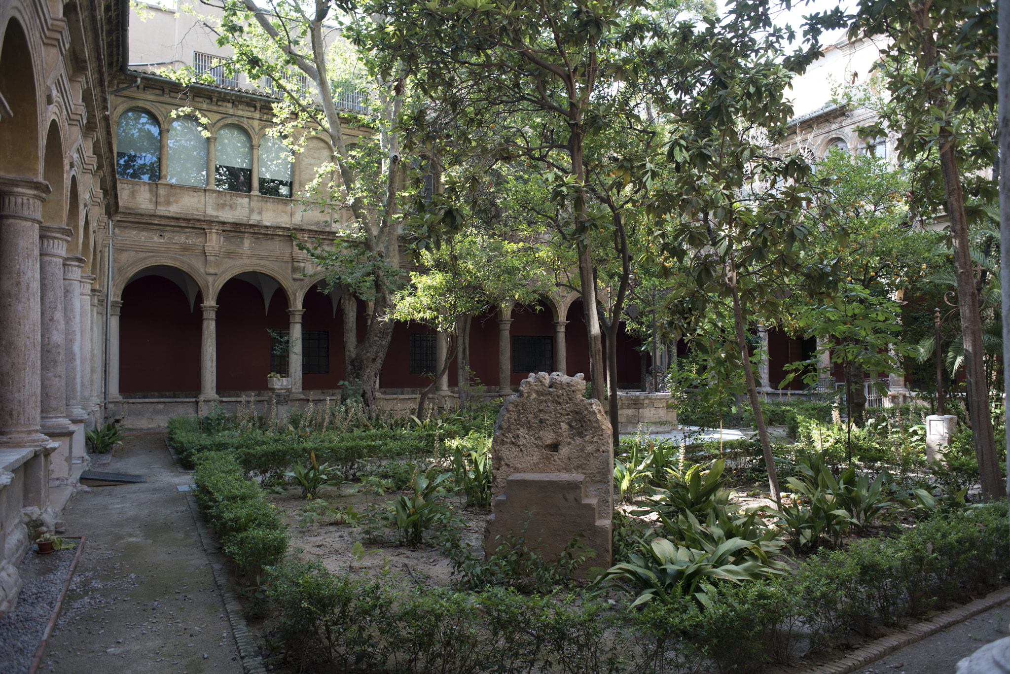 Nikon D810 + Nikon AF Nikkor 24mm F2.8D sample photo. Museo de carmen, valencia, spain photography