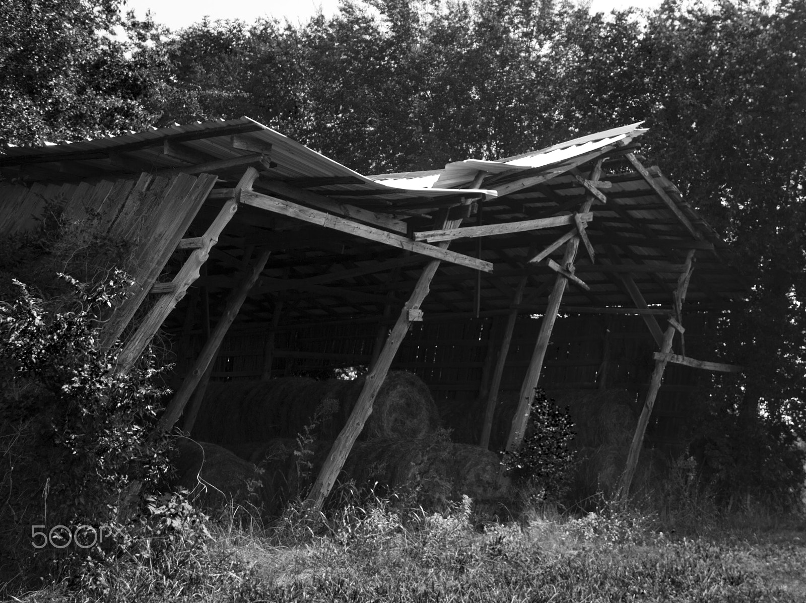 Nikon D40X sample photo. Leaning hay barn photography