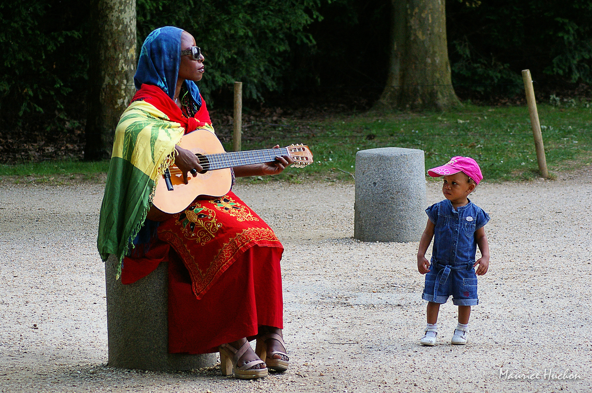 Pentax K100D Super + Tamron AF 70-300mm F4-5.6 Di LD Macro sample photo. La guitariste (parc de sceaux) photography