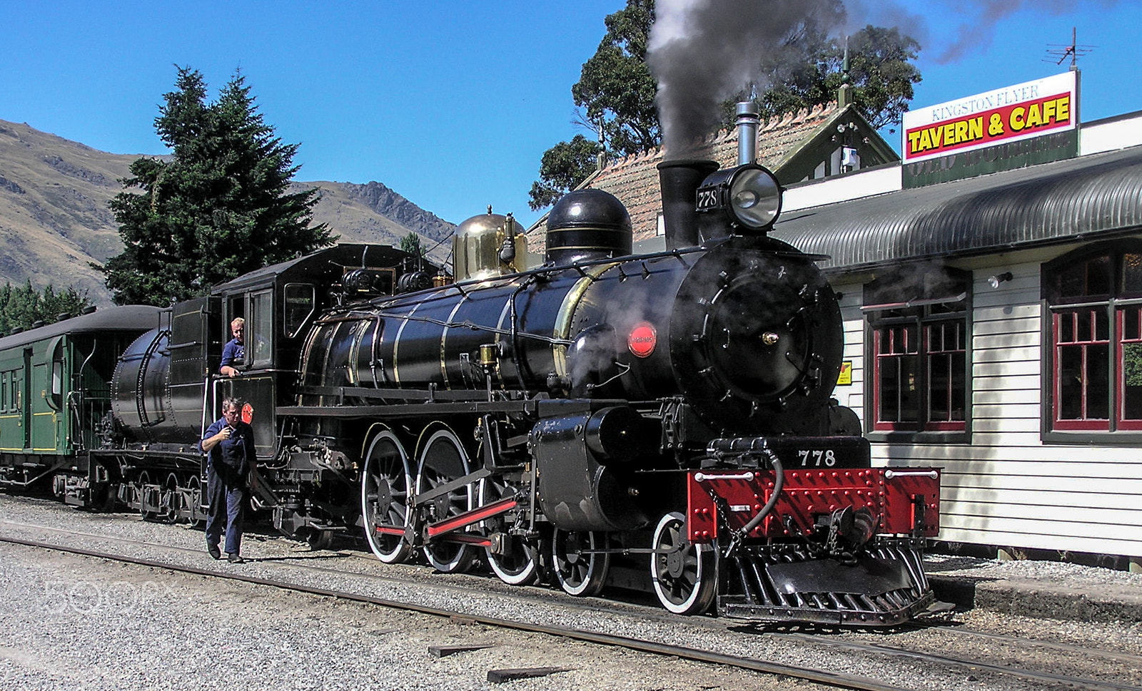 Olympus C750UZ sample photo. Kingston flyer at kingston, nz photography