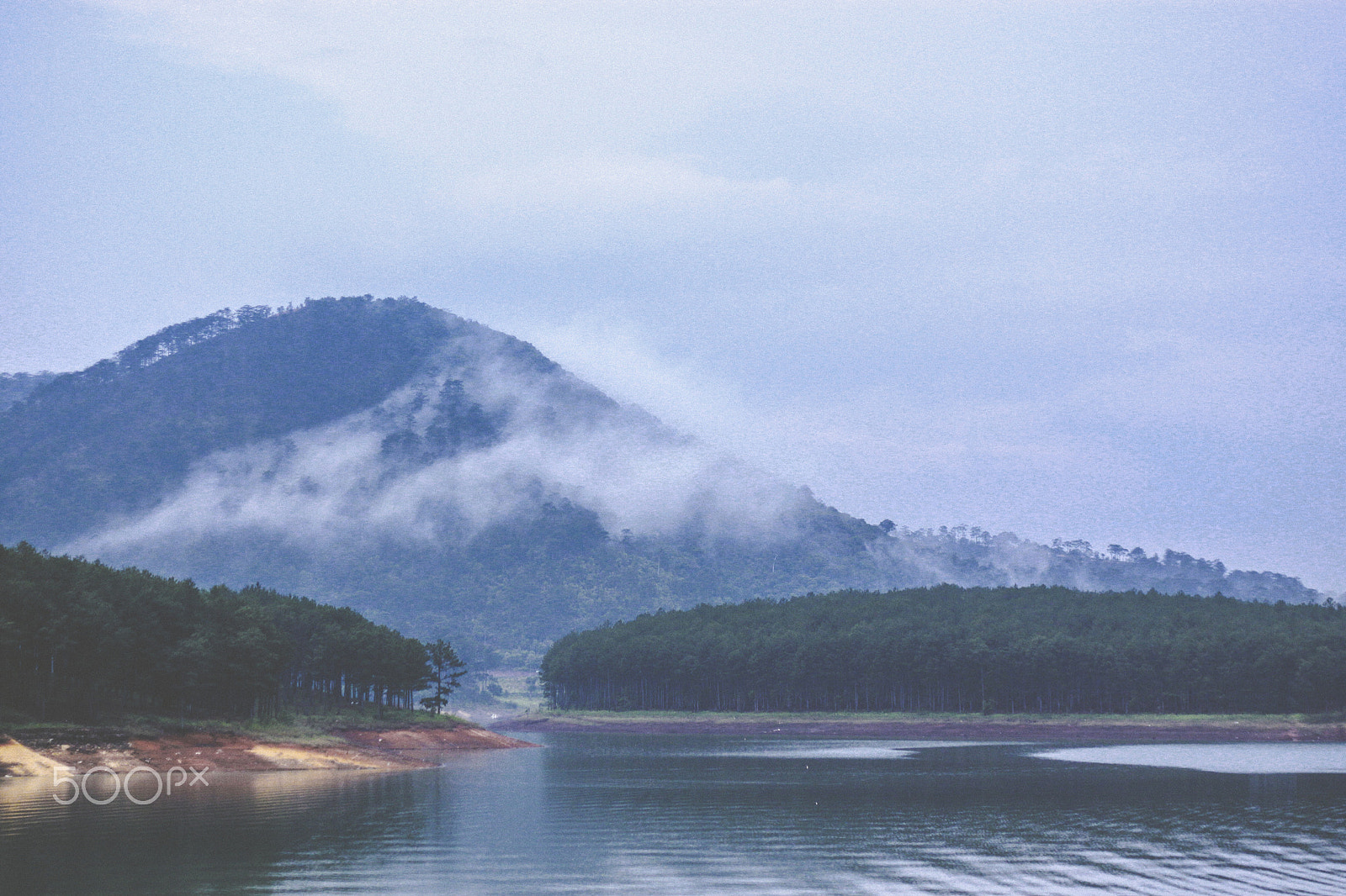 Canon EOS 50D + Canon EF 50mm F1.8 II sample photo. Tuyen lam lake, dalat, vn photography