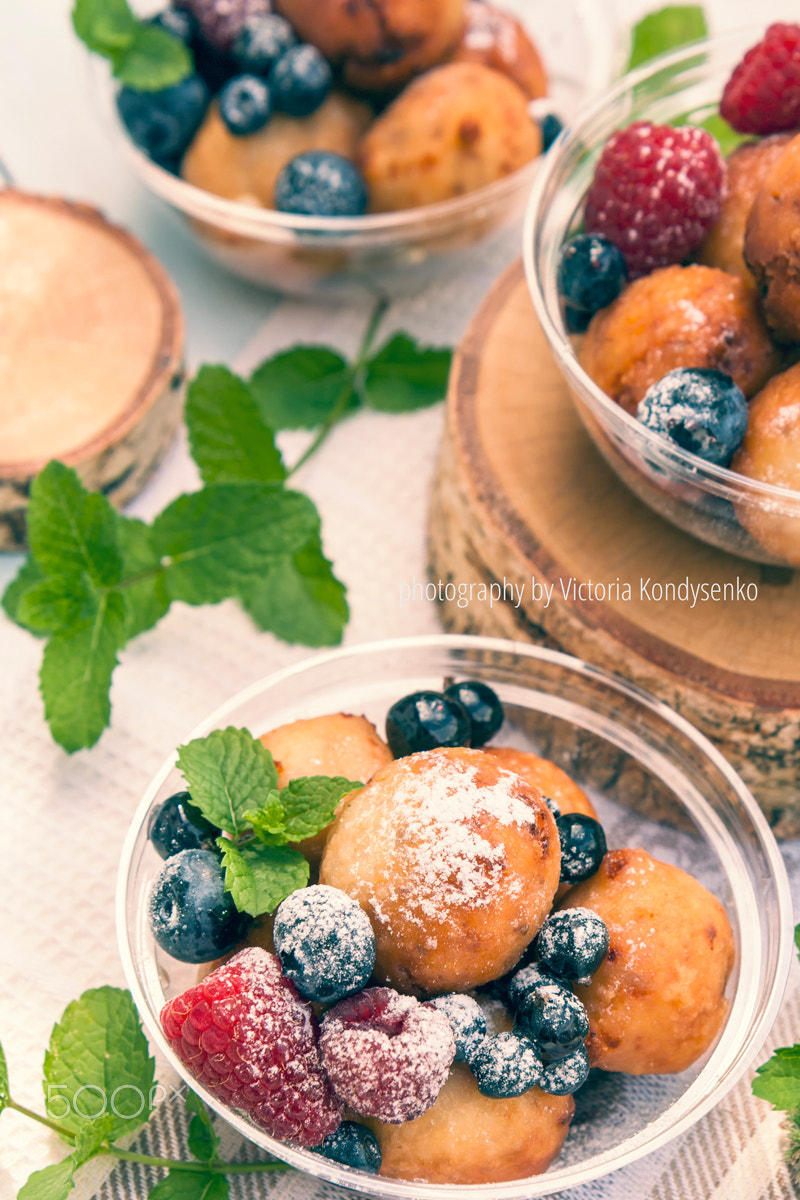 Canon EOS 1000D (EOS Digital Rebel XS / EOS Kiss F) sample photo. Cheese balls with raspberry, blackberry and blueberry and mint photography
