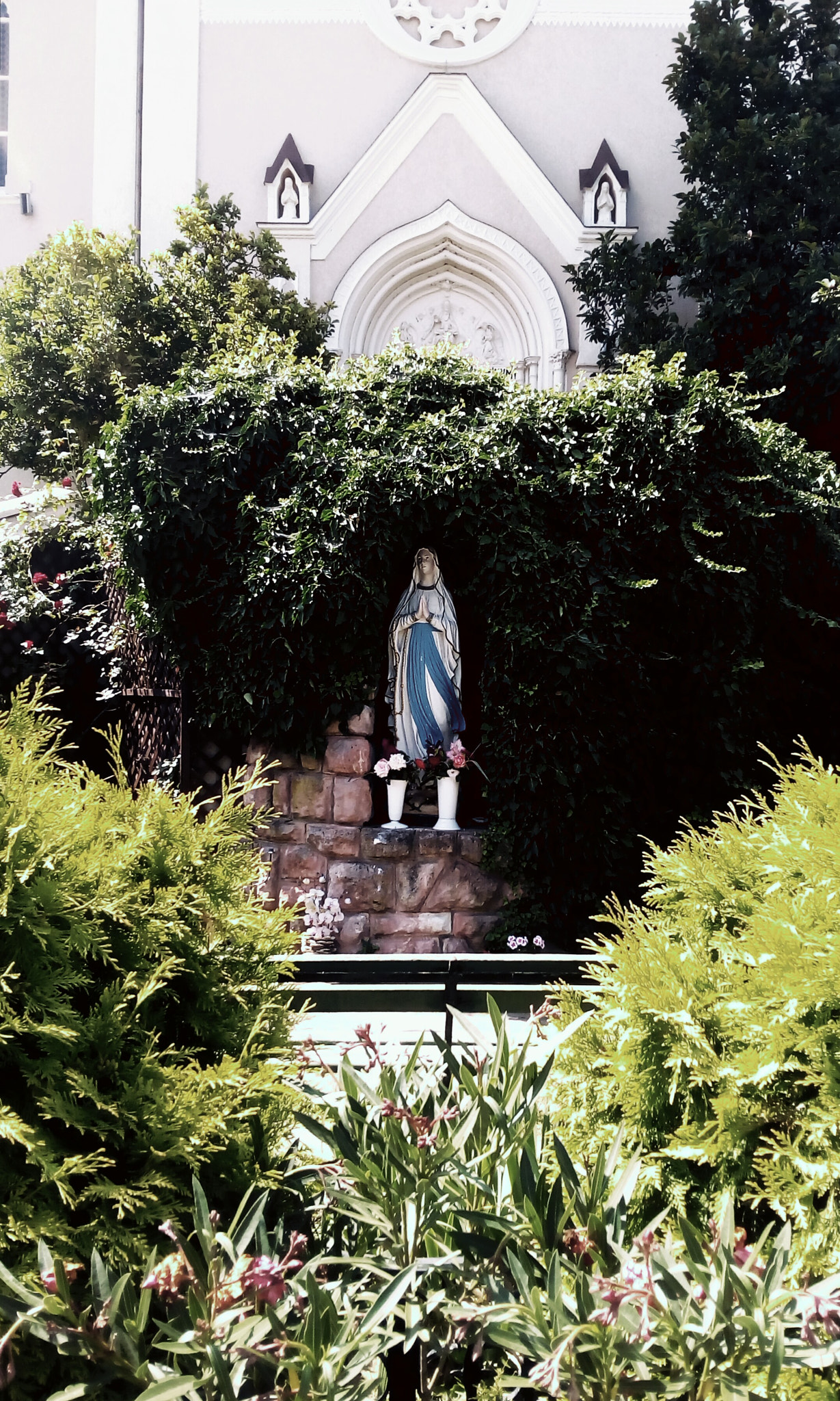 ASUS Zenfone Go (ASUS_Z00VD) sample photo. Church garden statue photography