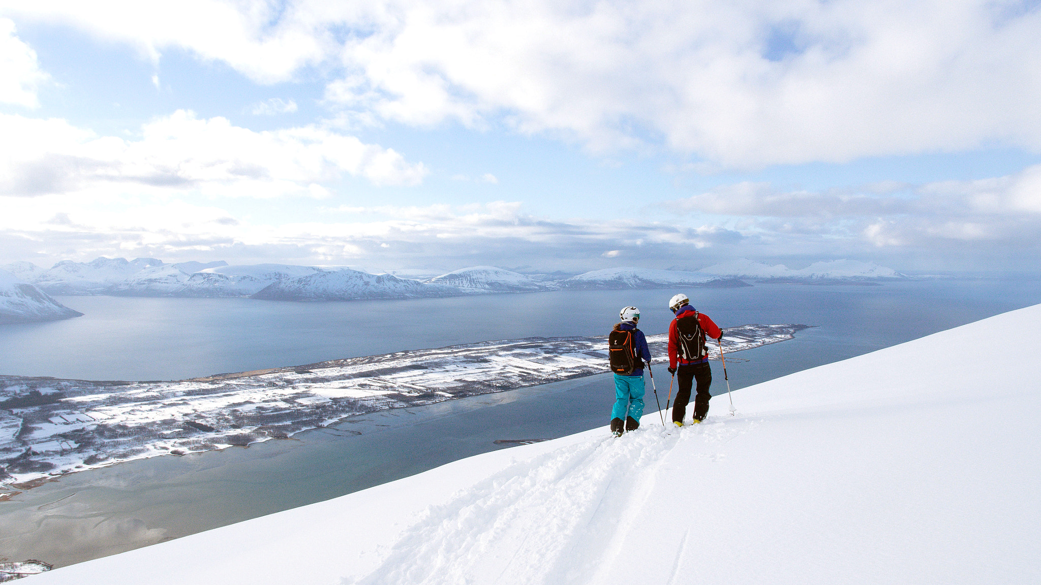 Olympus OM-D E-M5 + OLYMPUS M.12mm F2.0 sample photo. Powder in the lyngen alps photography