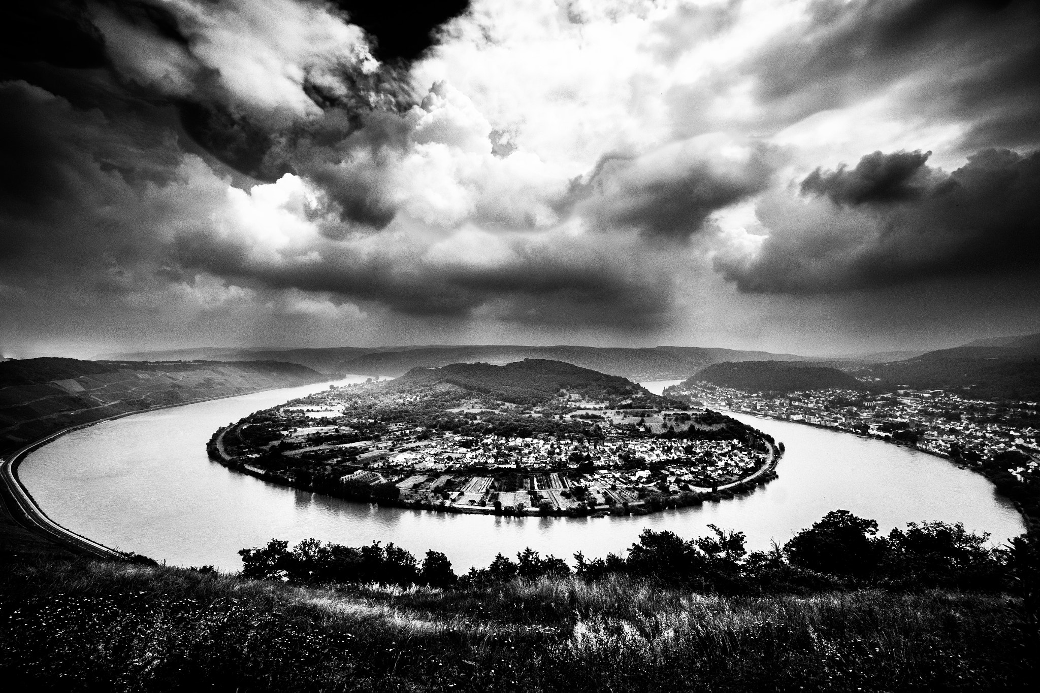 Sony E 10-18mm F4 OSS sample photo. Rhine bend photography