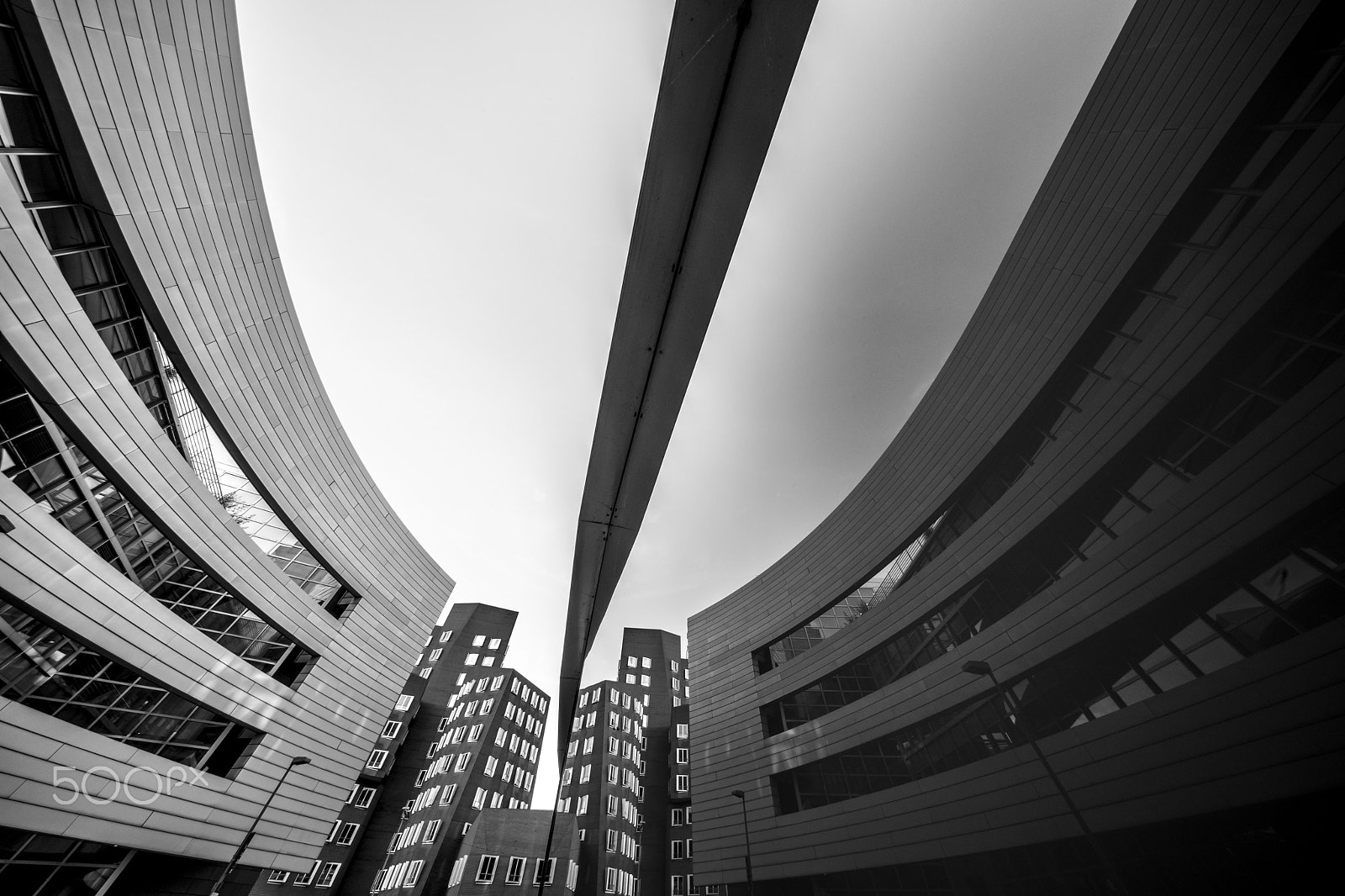 E 10mm F5.6 sample photo. Mirrored gehry photography