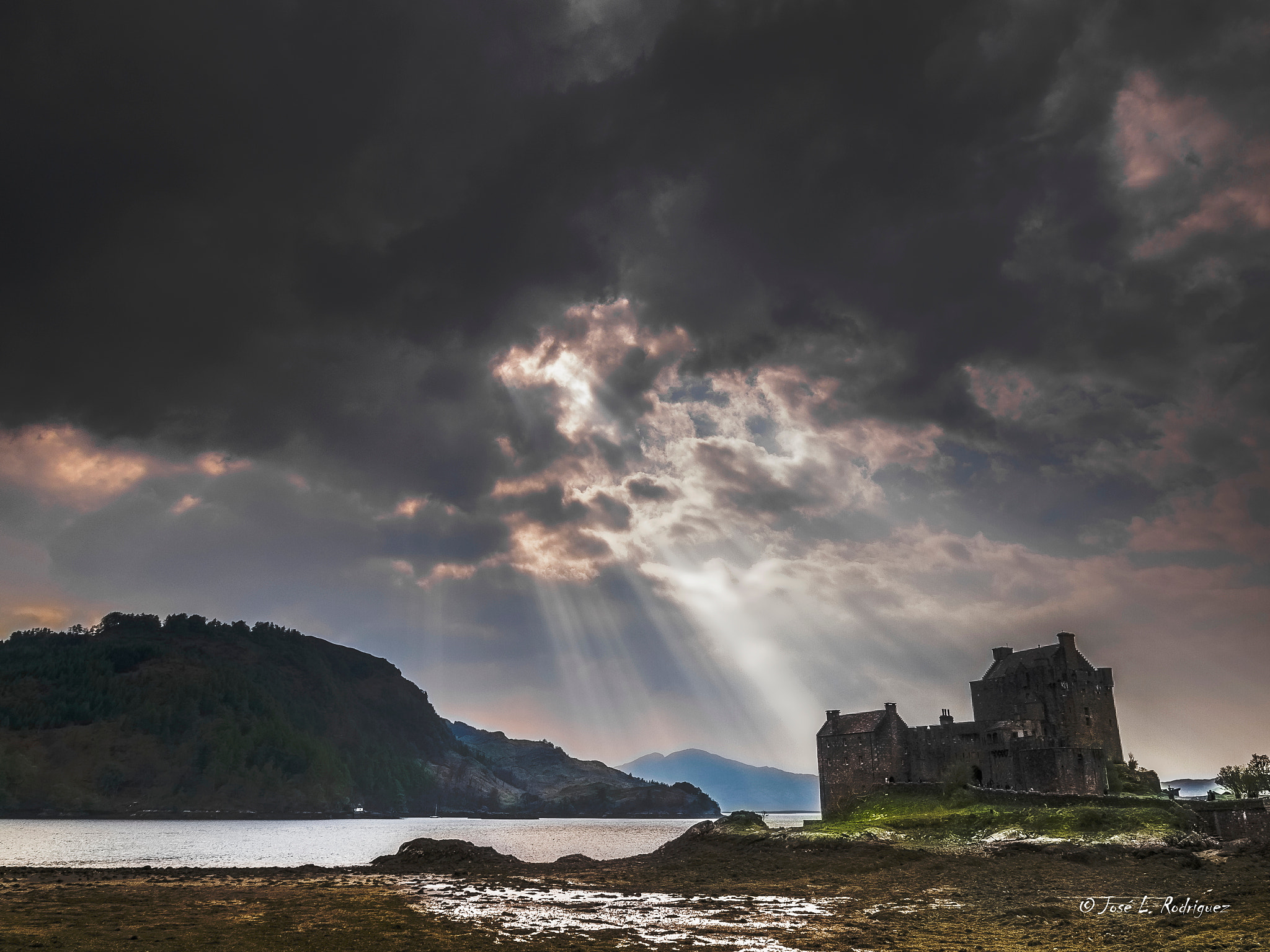 OLYMPUS 11-22mm Lens sample photo. Eilean donan photography