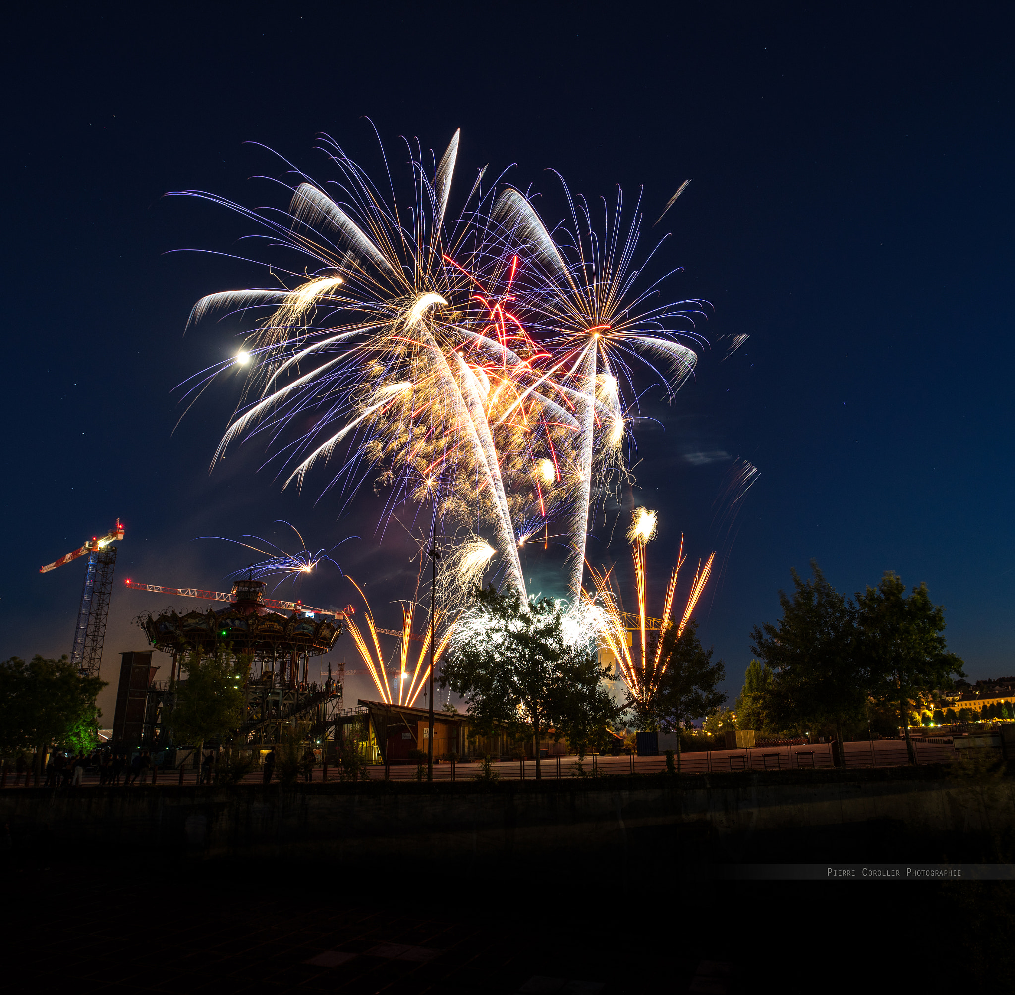 Sony a7R + Sony 70-400mm F4-5.6 G SSM sample photo. Fireworks photography