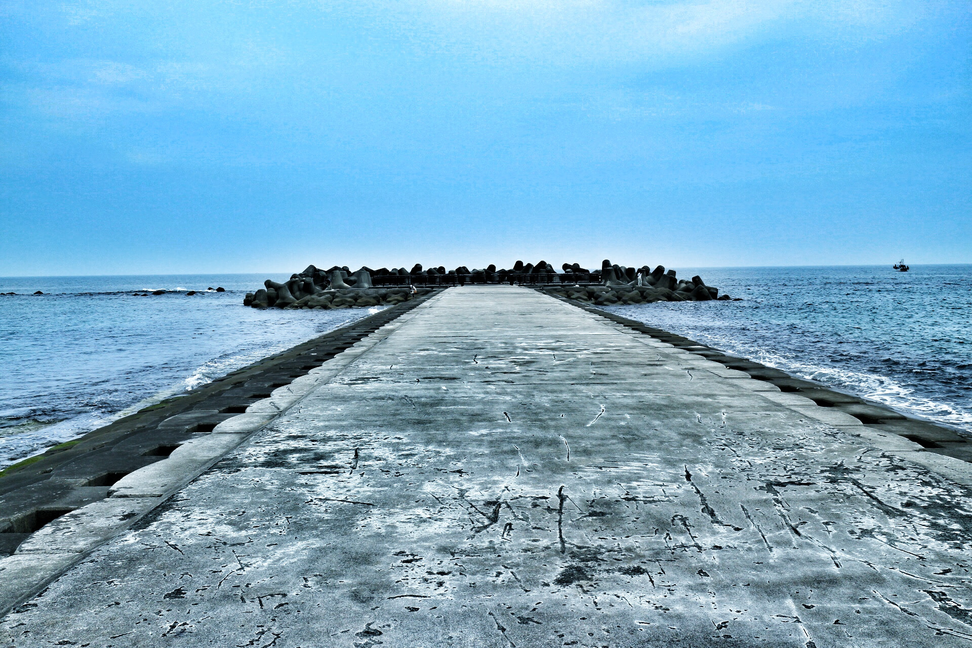 Canon EOS M2 sample photo. Road to the sea photography