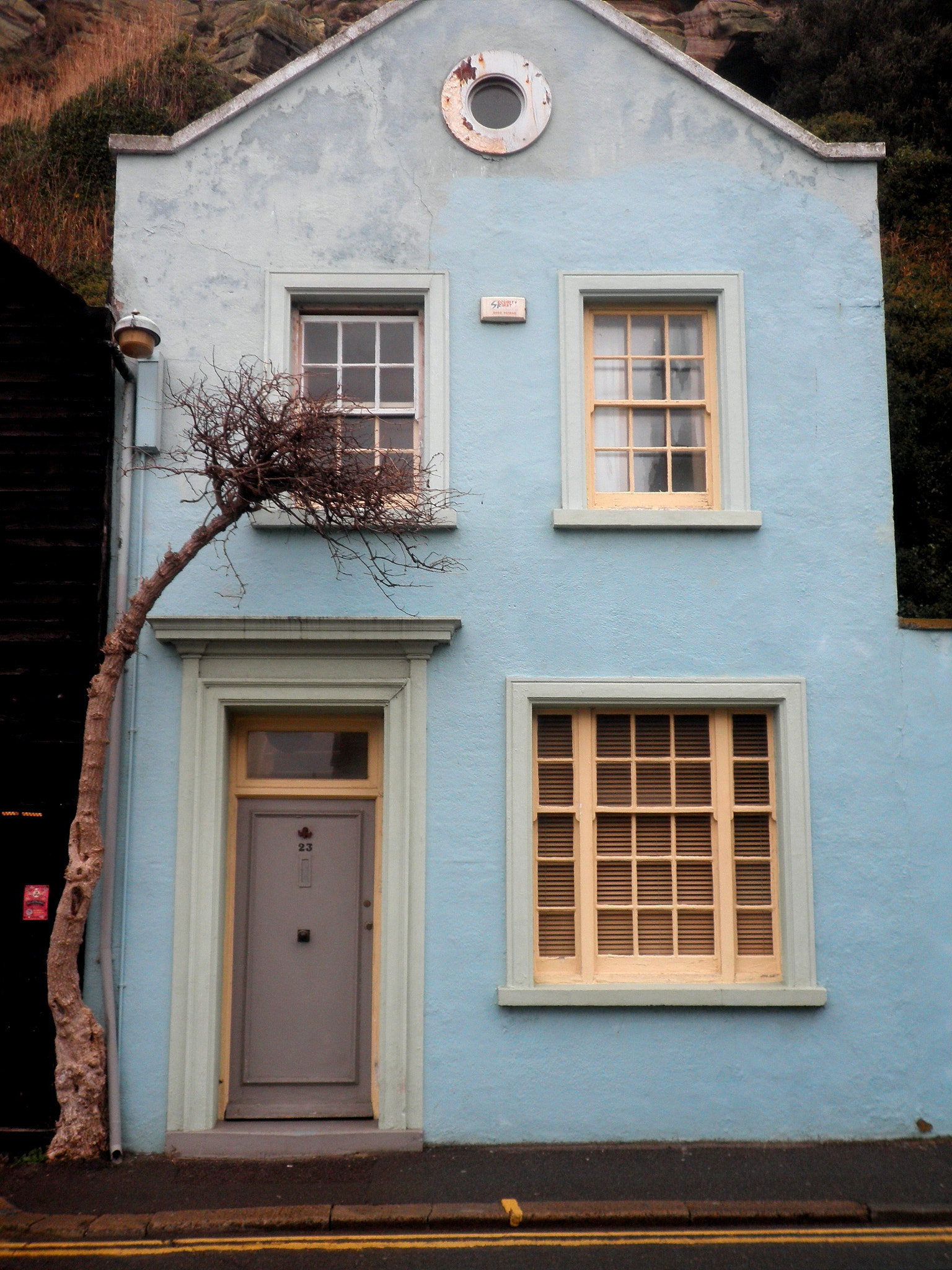 Olympus FE4010,X930 sample photo. Blue house photography