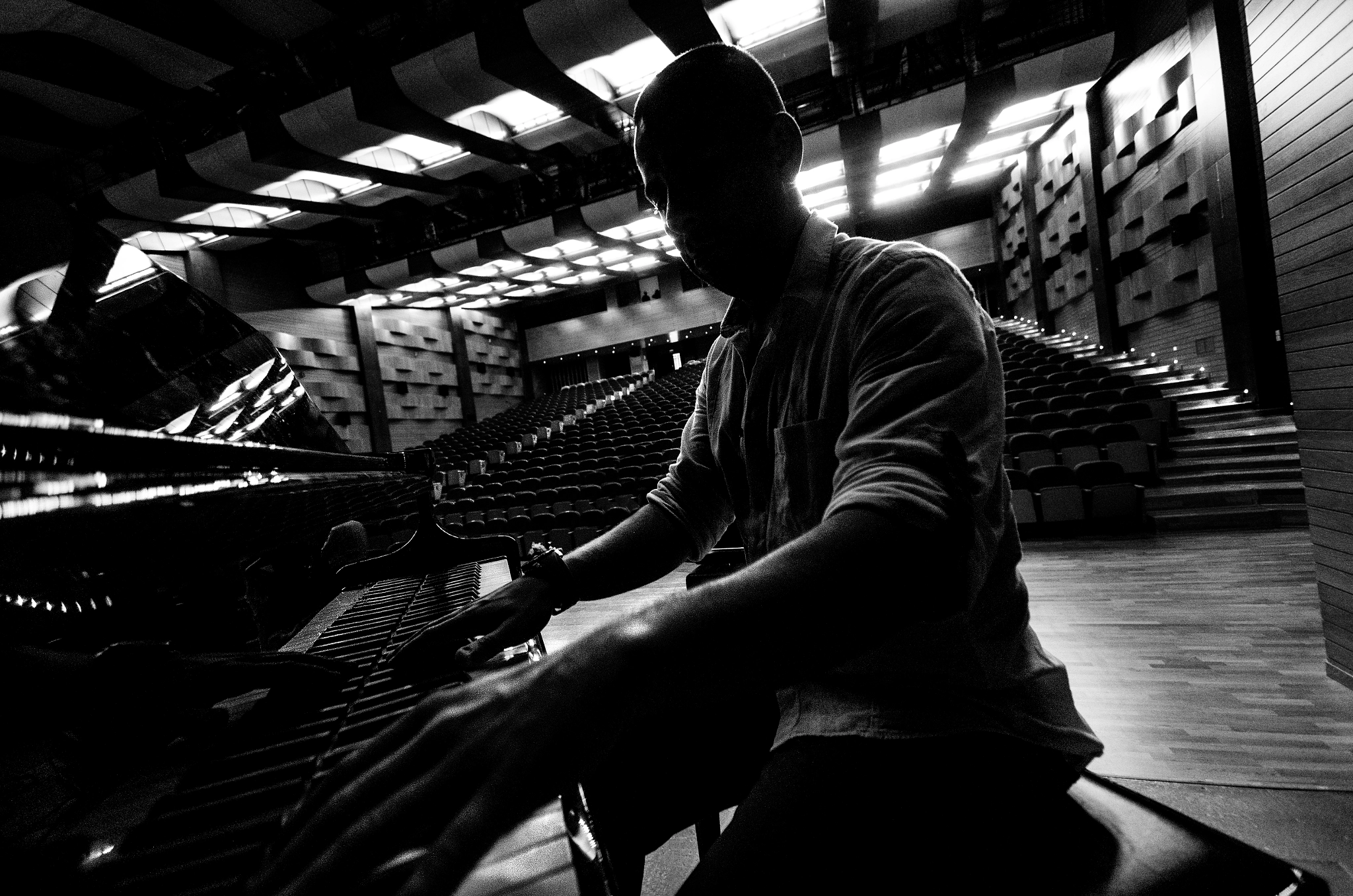 Sigma 10-20mm F3.5 EX DC HSM sample photo. Pianist- before concert photography